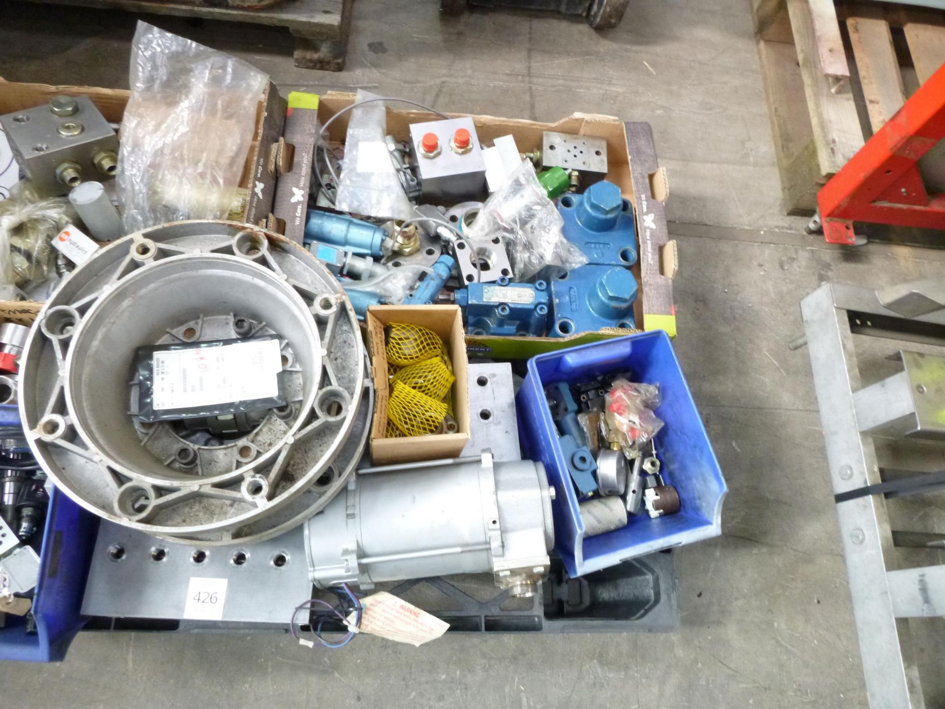 A Pallet to contain misc Hydraulic Equipment - Image 2 of 3