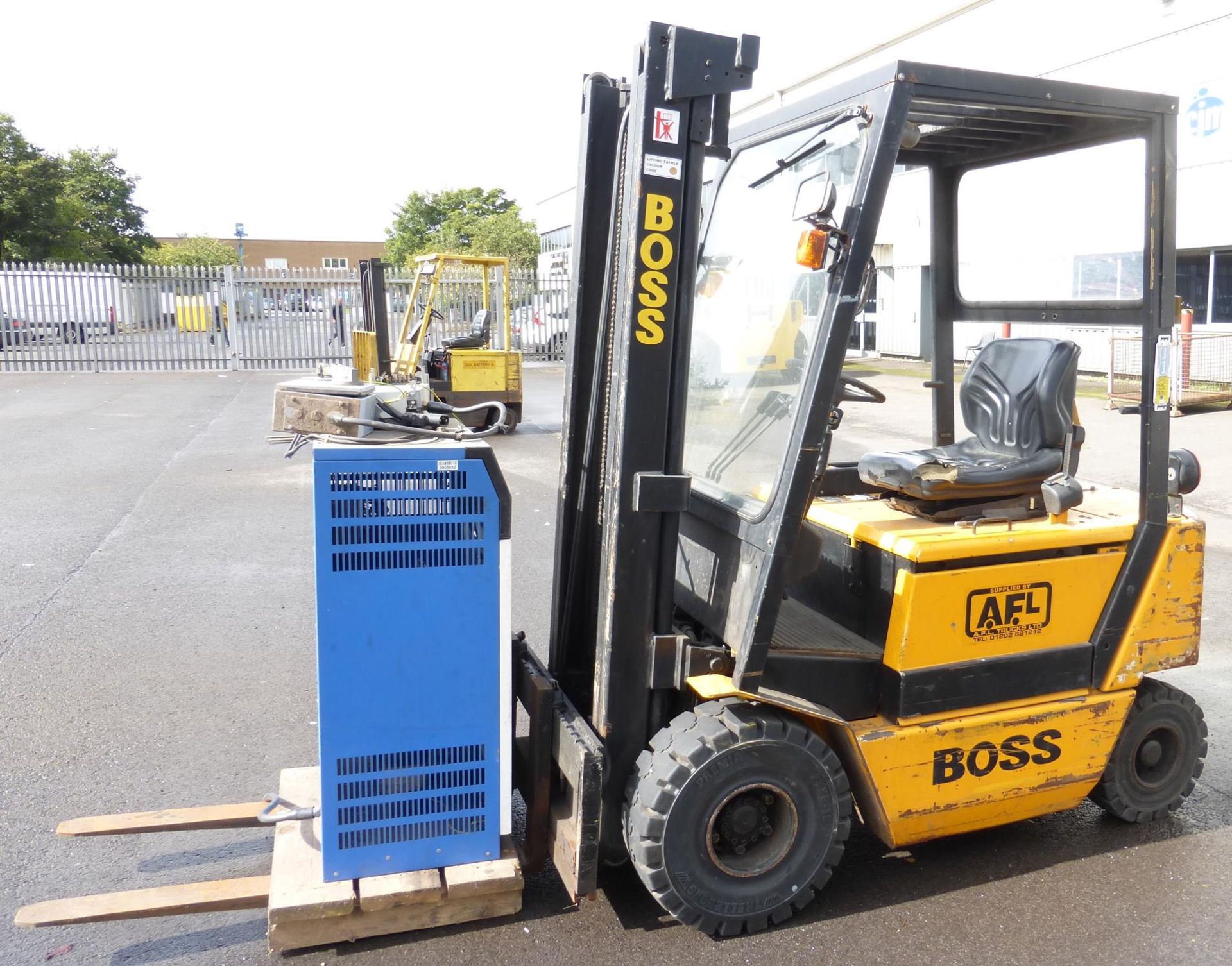 * Boss PE 20 MK VCI 2000Kg Electric Forklift C/W Charger 'Spares or Repair' please note there is