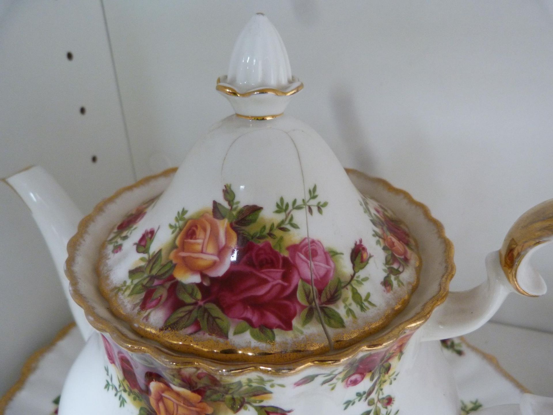 Twenty Seven Pieces of Royal Albert ''Old Country Roses'' To include Tea Pot (Lid Damaged), Clock - Image 3 of 3