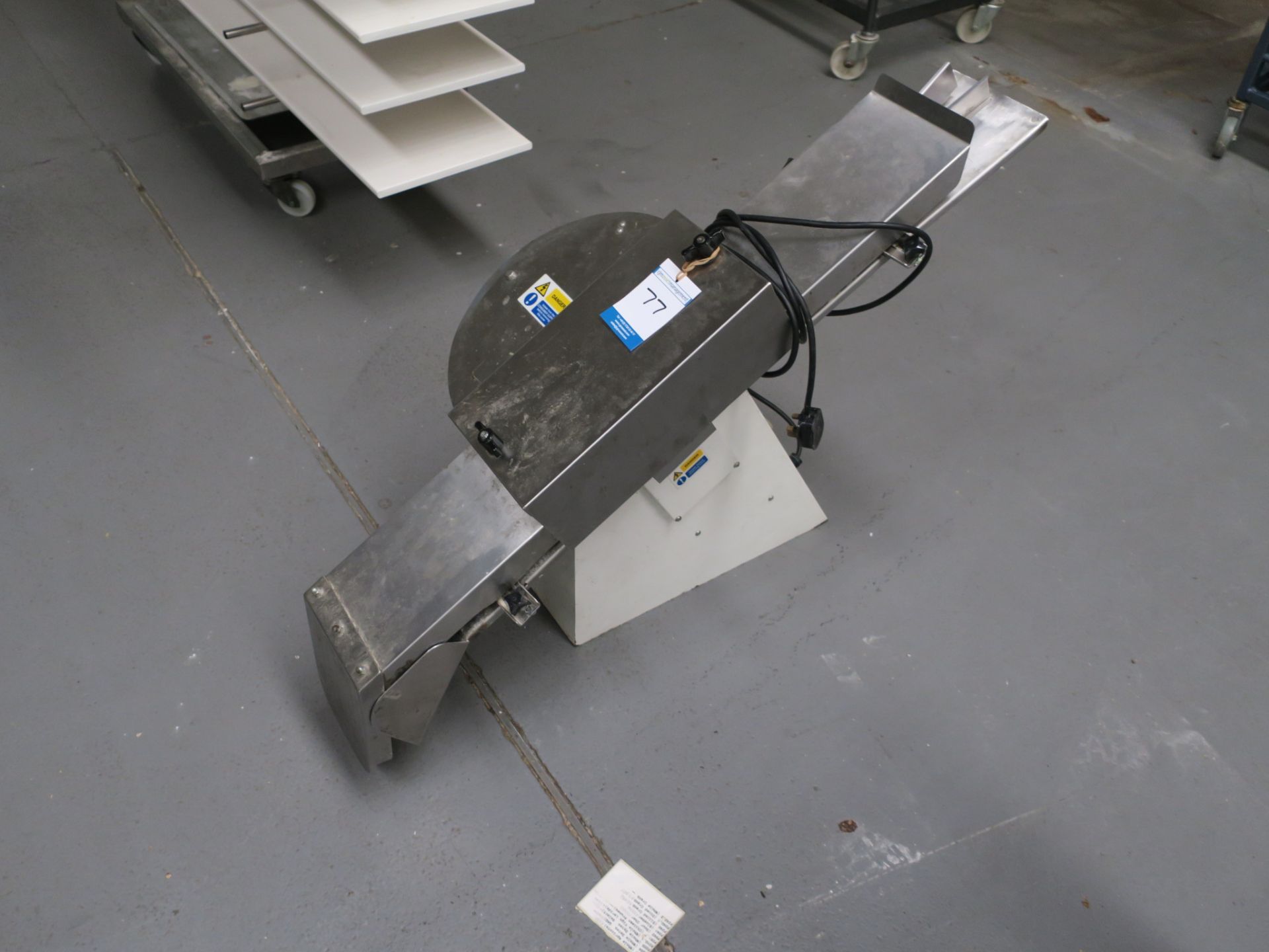 * Mono FG063 AO1 Bun Slicer (40 Rolls per Minute) S/N 080461750. Please note this lot is located