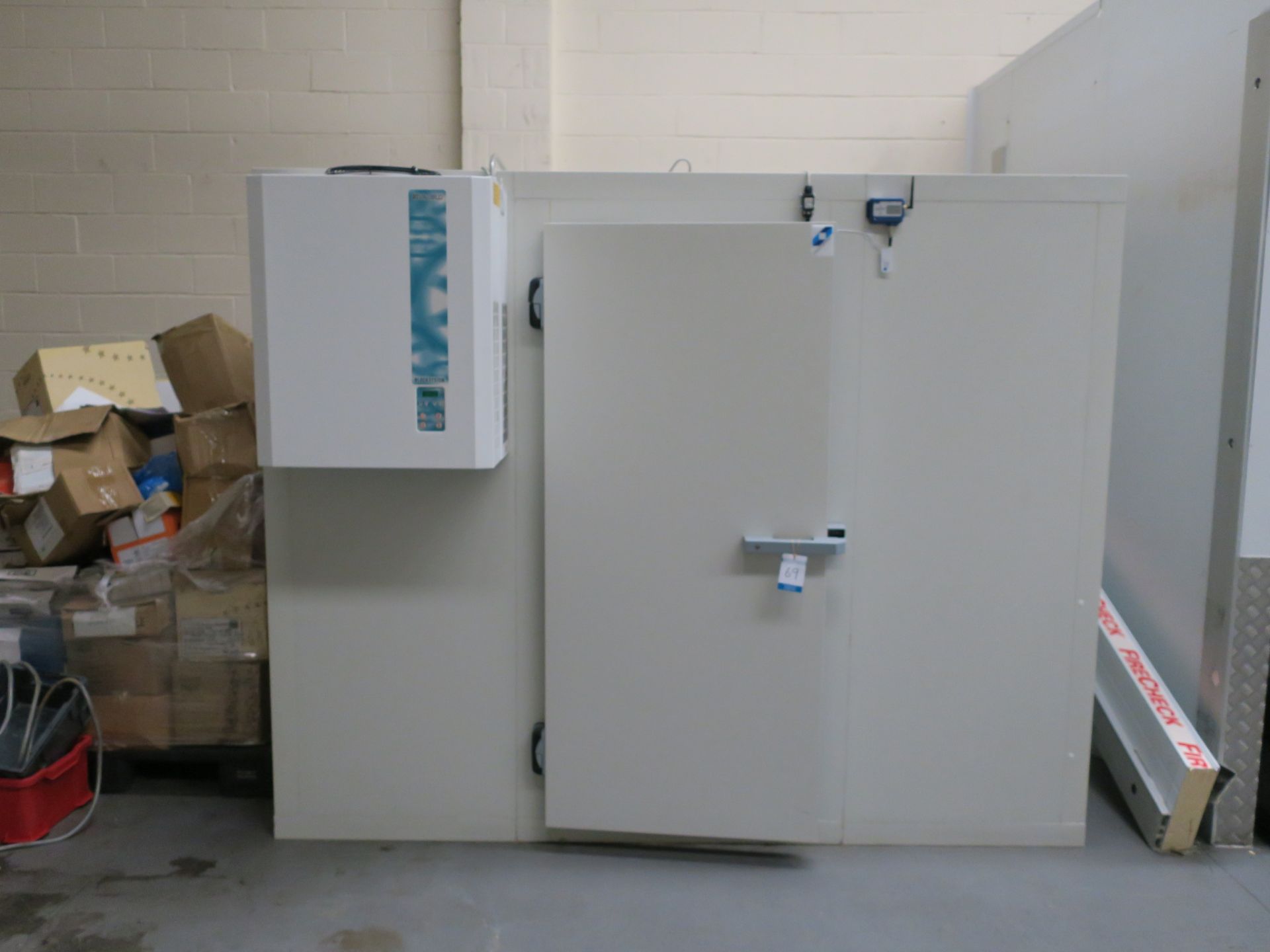 * Celltherm Coldrooms Modular Walk in Fridge (2.8 x 2.4 x 1.95 internally) with Rivacold Blocksystem