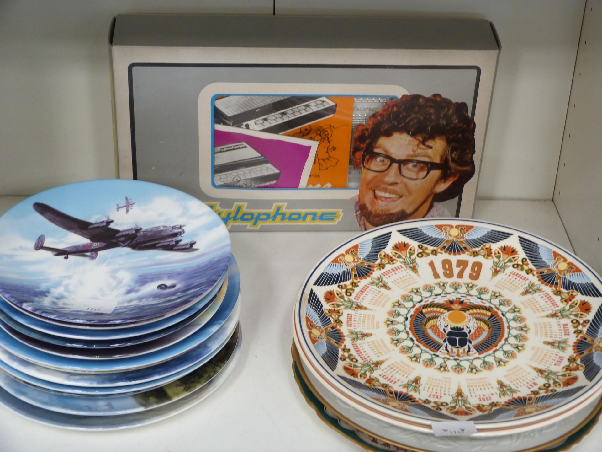 Six shelves to contain decorative Christmas Plates, Canteen of Cutlery, Reproduction World War II - Image 3 of 5