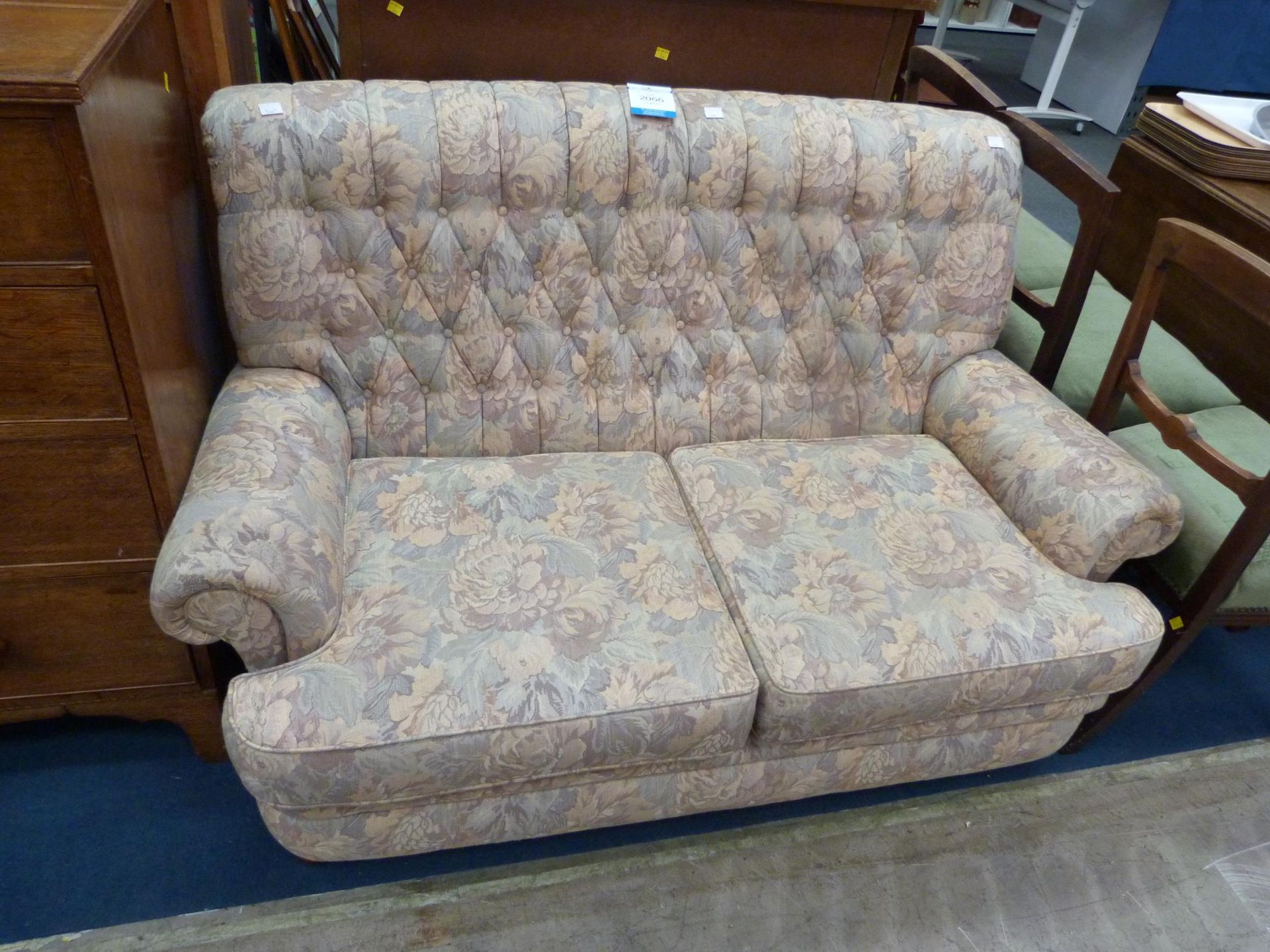 A Floral Two Seater Buttoned Back Sofa (est £40-£60)