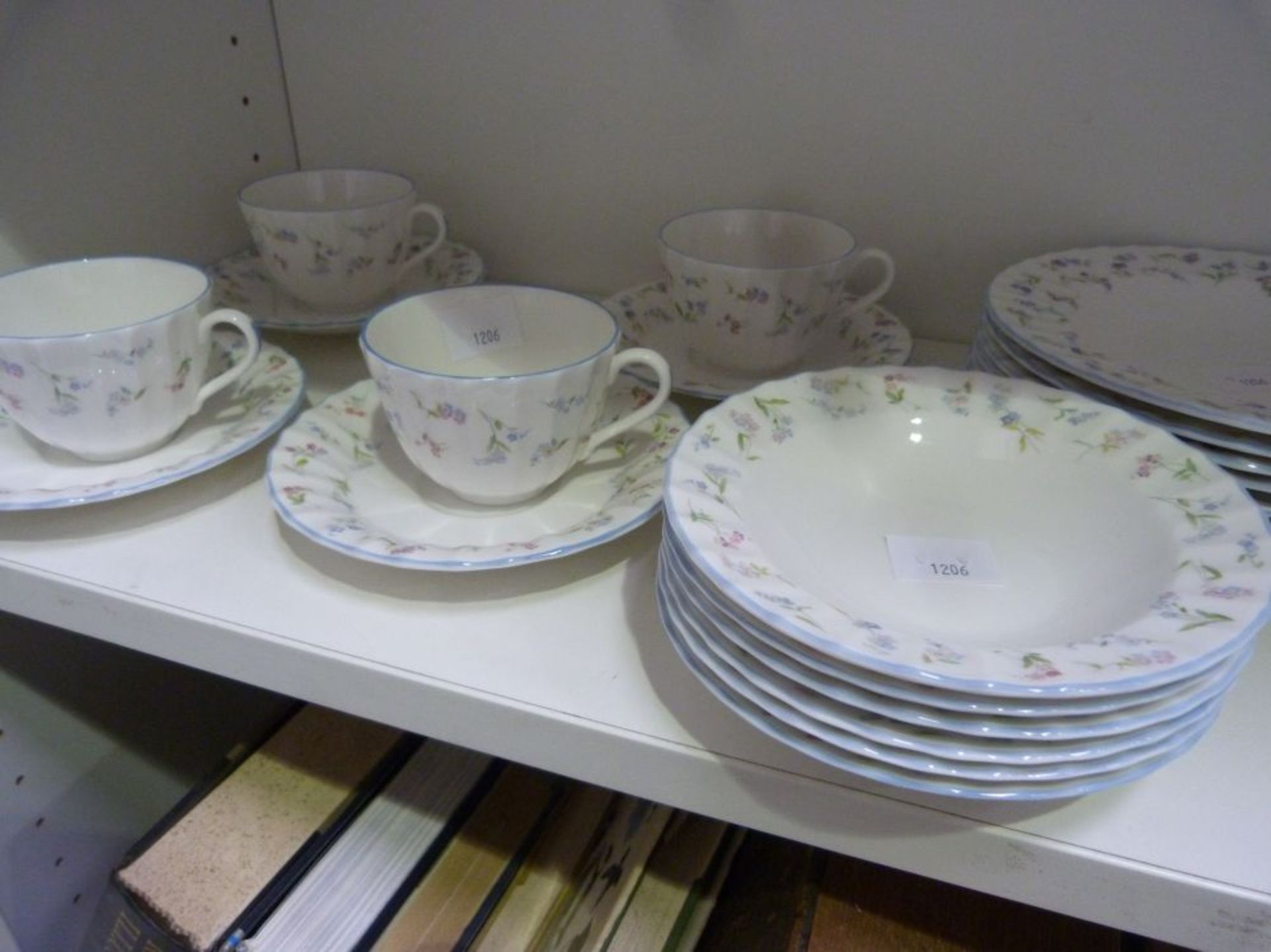 Fifty One Pieces of Royal Worcester 'Forget Me Not' Dinner Service to include Six Dinner Plates, - Image 5 of 7