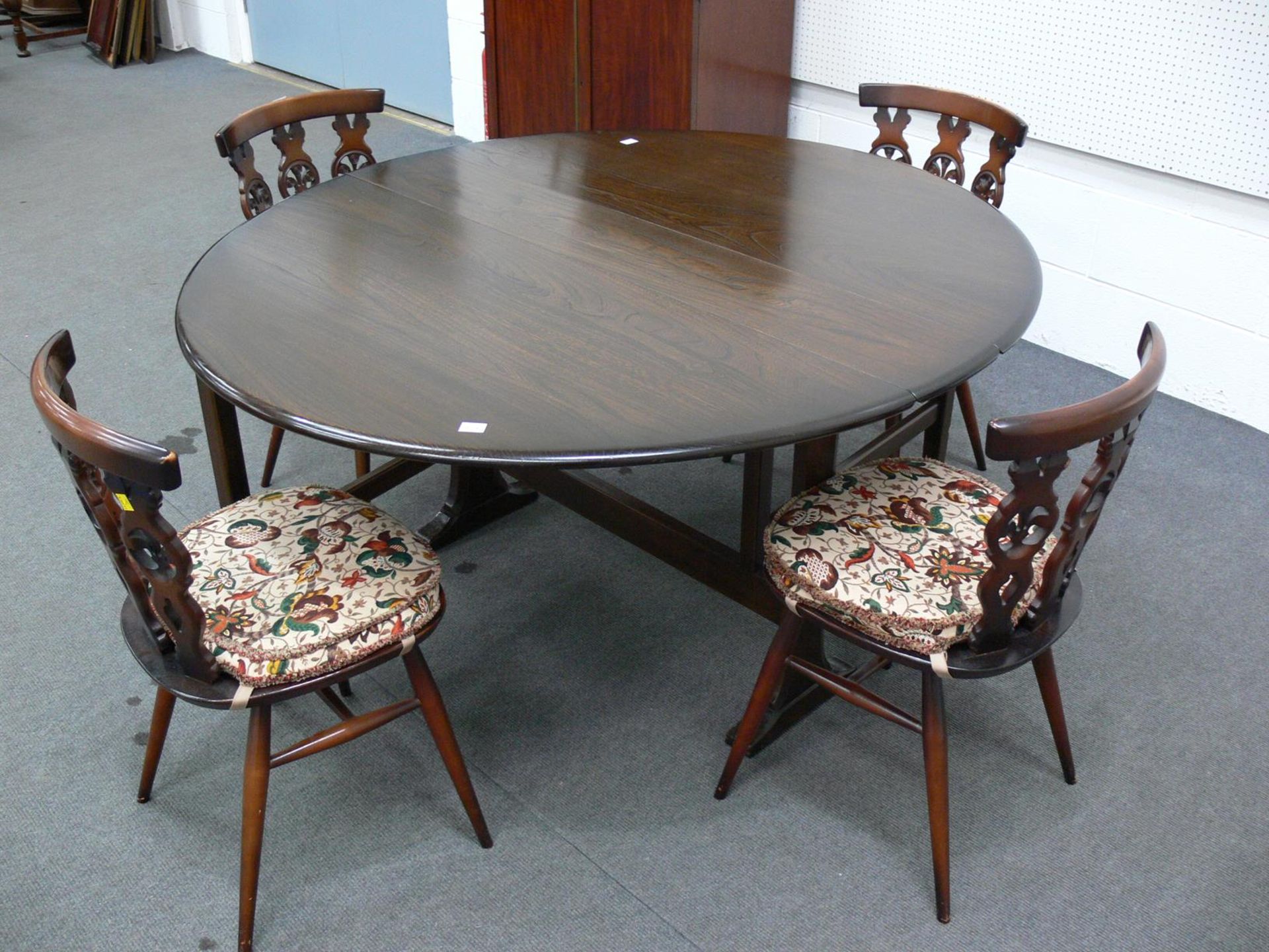 Windsor Drop Leaf Gateleg Table with 4 Cushioned Fleur De Lis Chairs. (Table H70cm, W128cm,