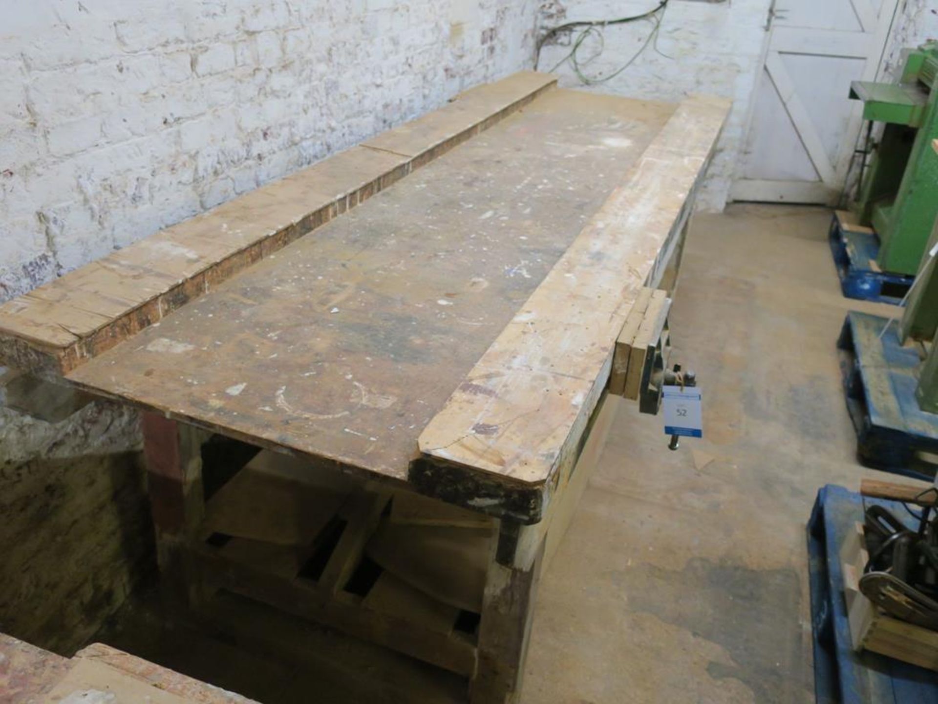 * Wooden Workbench to include Record No 52½ E Vice. Bench Size 3050mm Long x 980mm Wide x 940mm - Image 3 of 4
