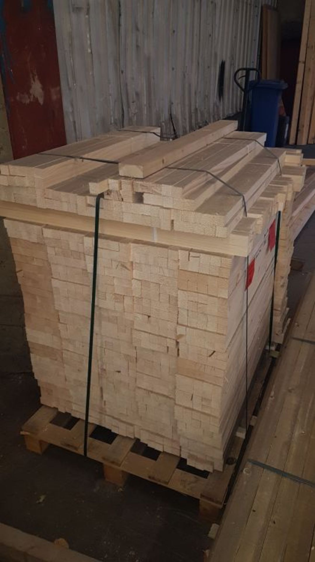 * 32x33 (30x30), planed square edged, 800 pieces @ 850mm. MX0435. Please note this lot is located at