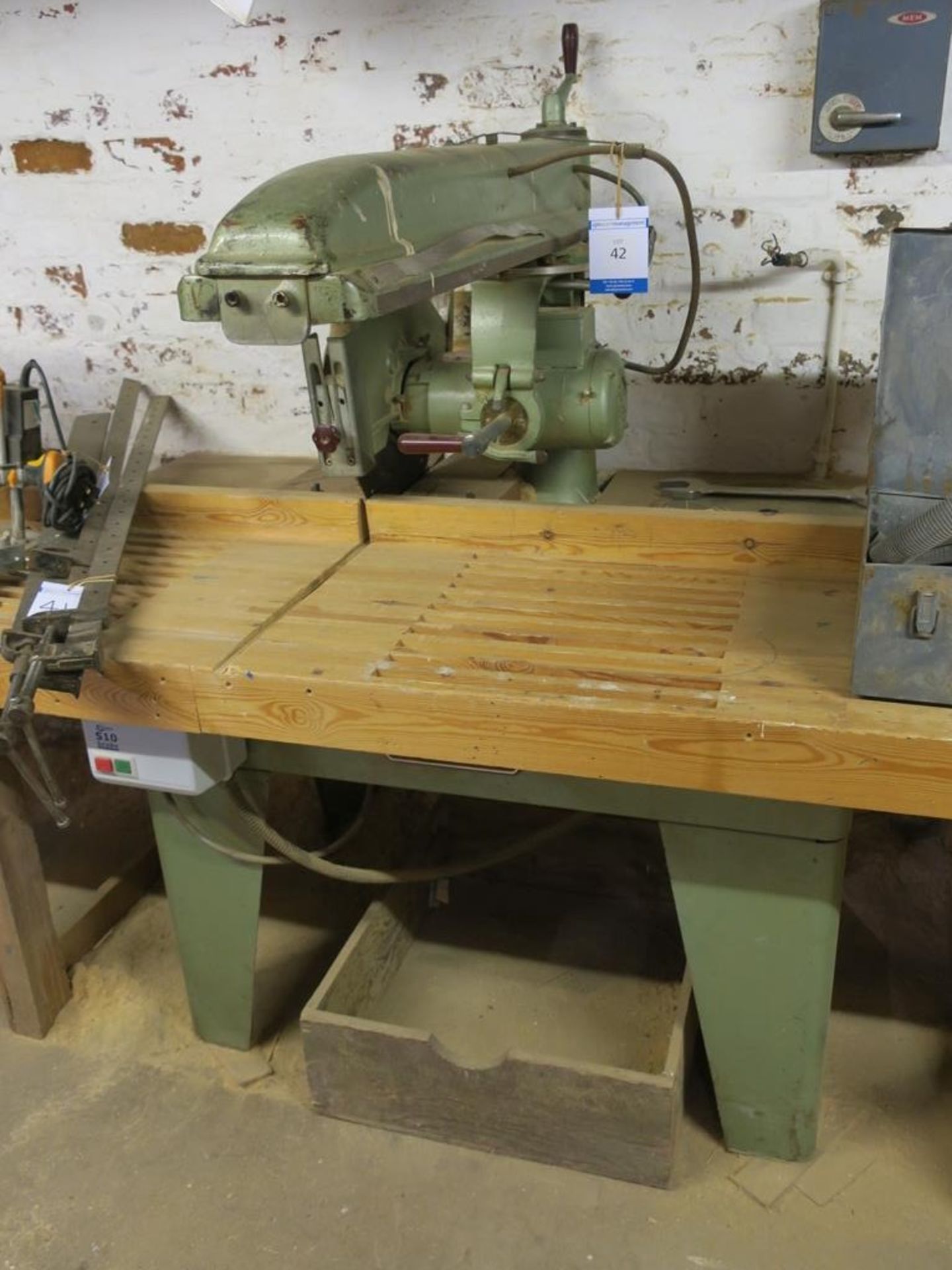 * Wadkin BRA 74664 Cross Cut Saw, 3PH, 415V and Wooden Table, approx 6800mm Long. Please note this