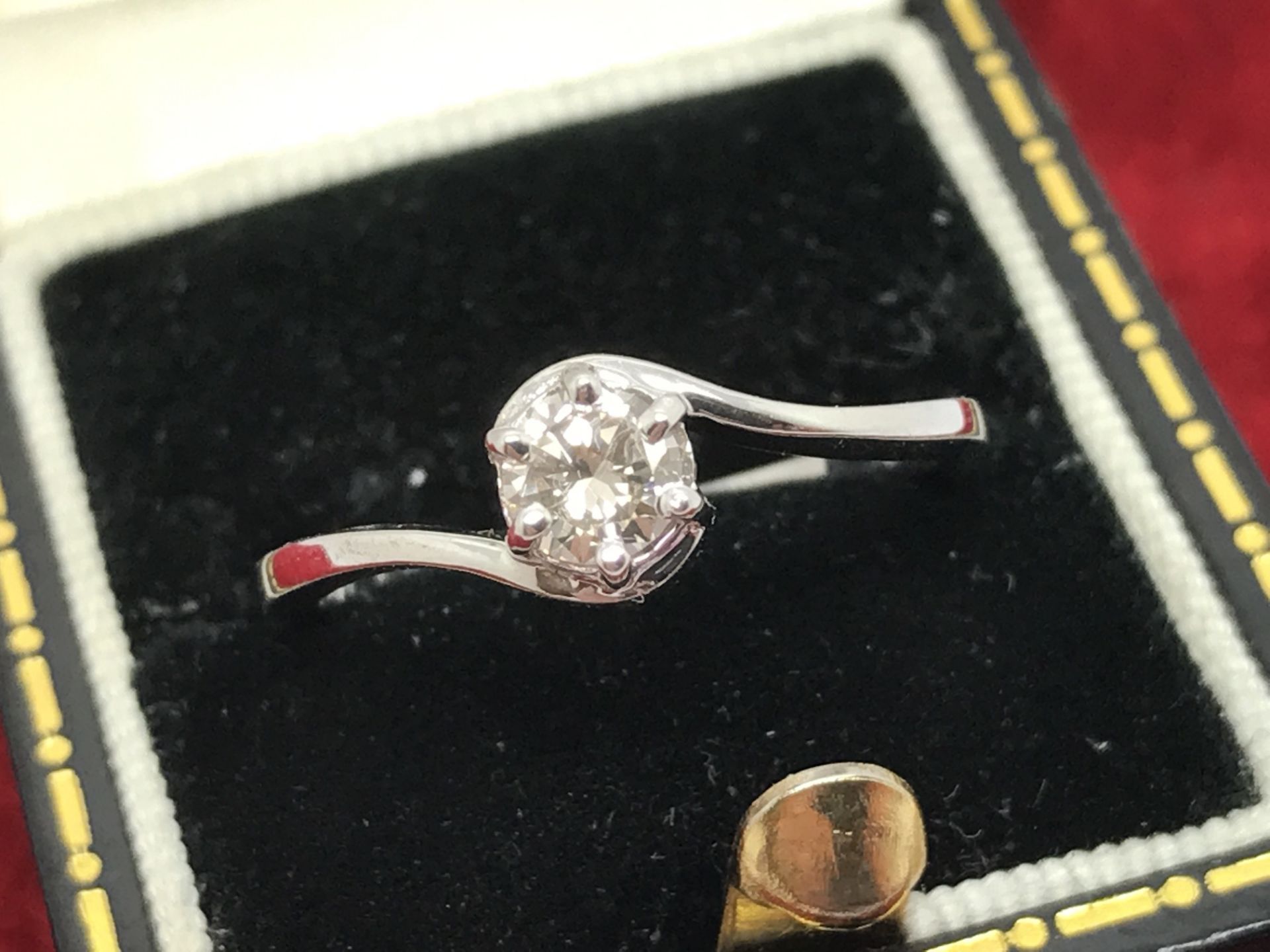 0.30ct ROUND CUT DIAMOND SOLITAIRE RING SET IN WHITE METAL TESTED AS 14ct GOLD **NO RESERVE**