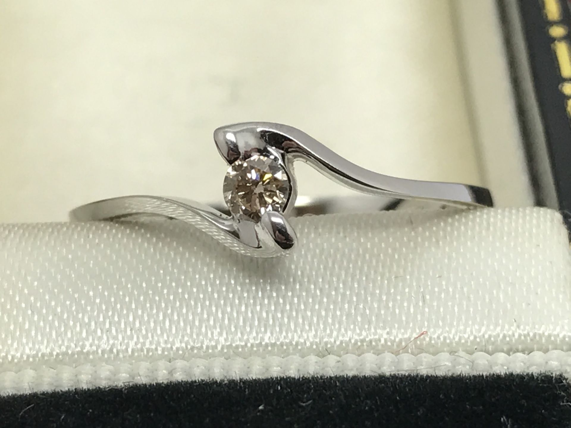 0.09ct ROUND CUT DIAMOND SOLITAIRE RING SET IN WHITE METAL TESTED AS 18ct GOLD **NO RESERVE**