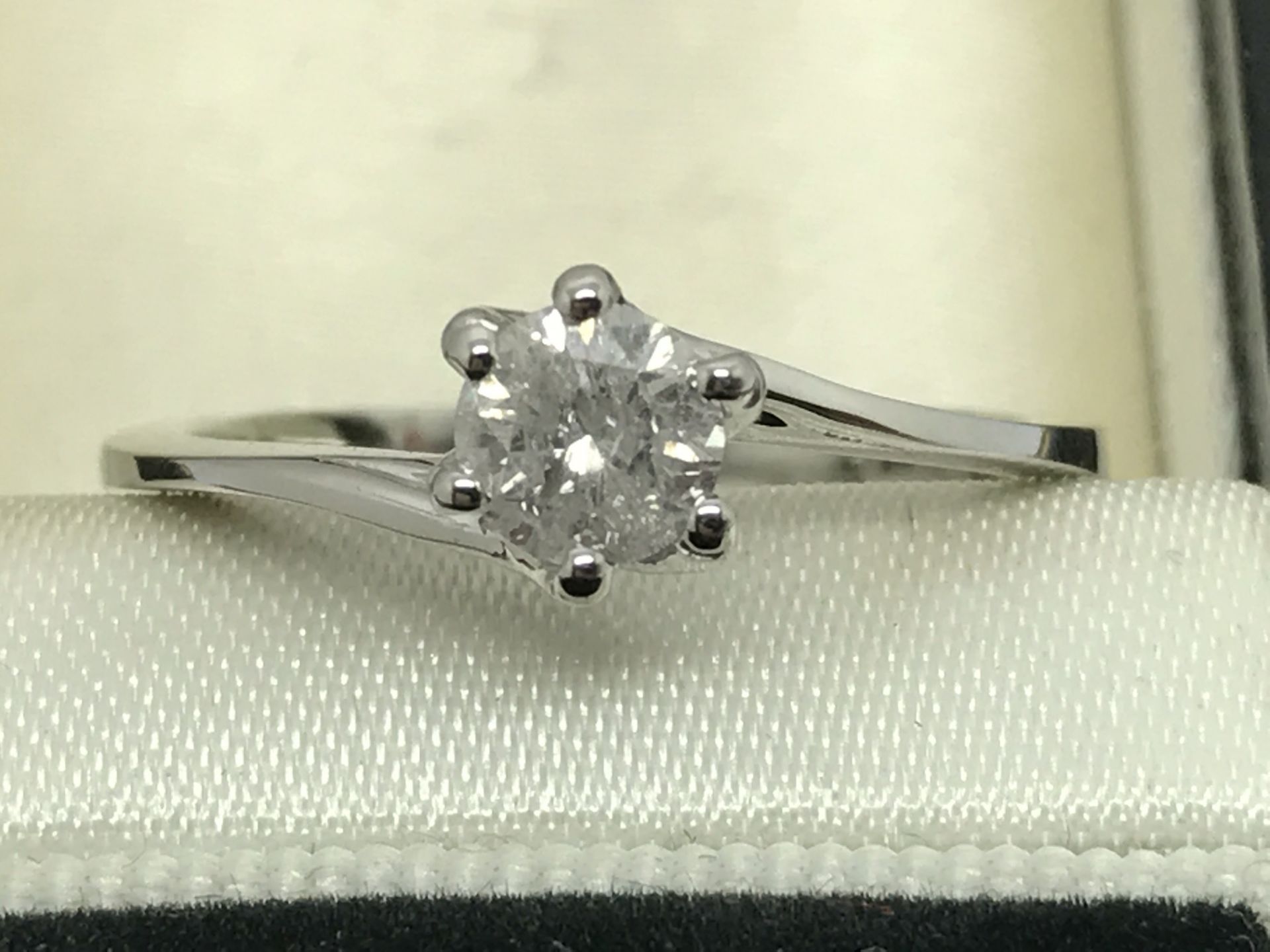 0.41ct ROUND CUT DIAMOND SOLITAIRE RING SET IN WHITE METAL TESTED AS 14ct GOLD **NO RESERVE**