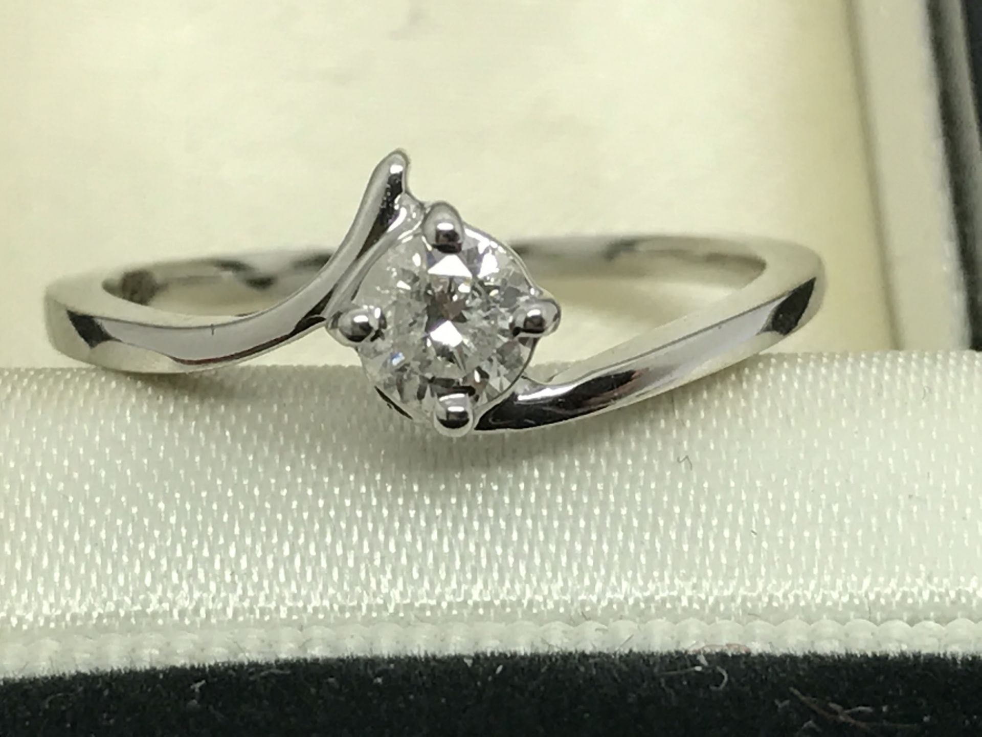 0.30ct ROUND CUT DIAMOND SOLITAIRE RING SET IN WHITE METAL TESTED AS 14ct GOLD **NO RESERVE**