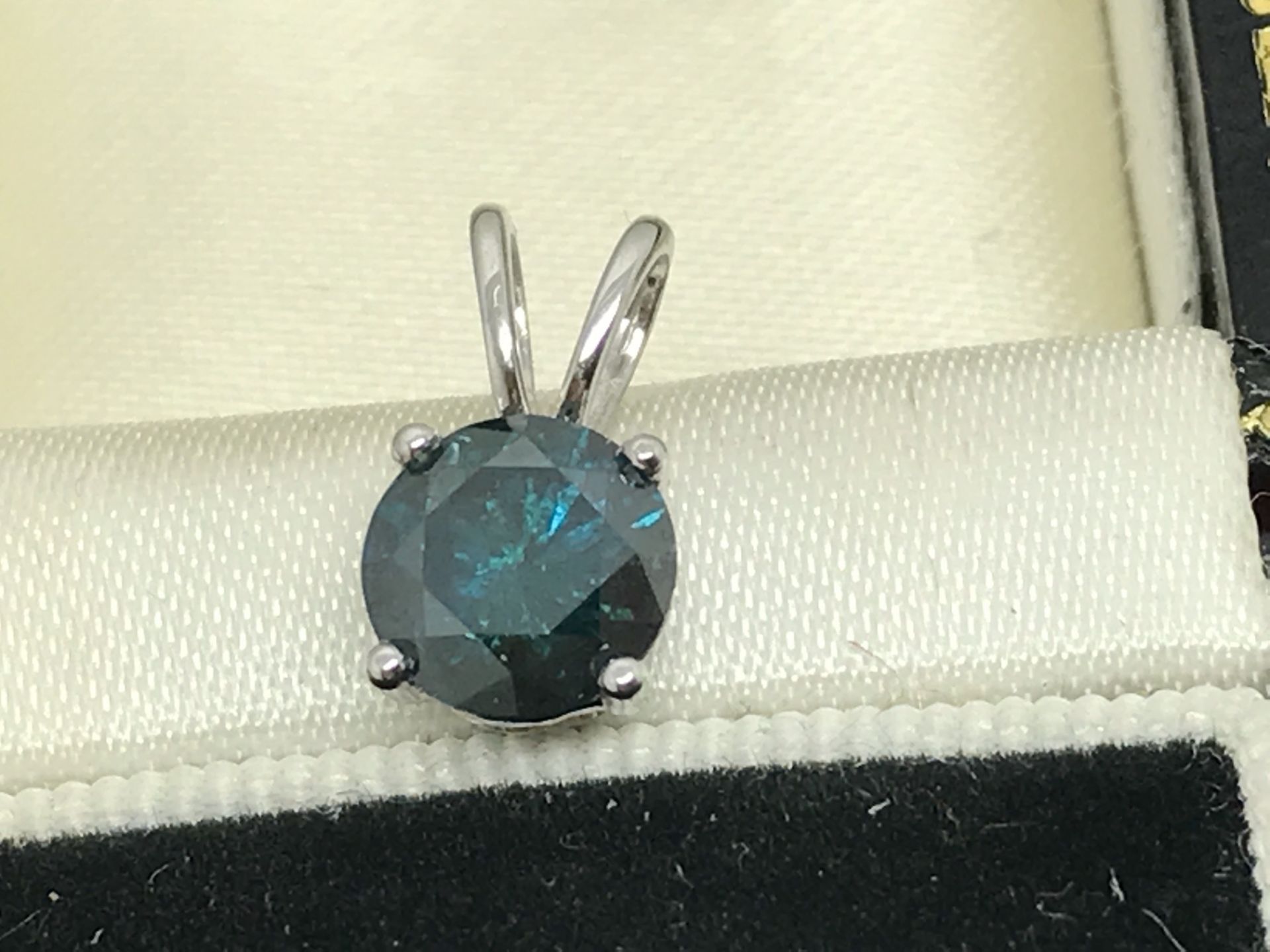 1.17ct BLUE TREATED DIAMOND PENDANT SET IN WHITE METAL TESTED AS 18ct GOLD