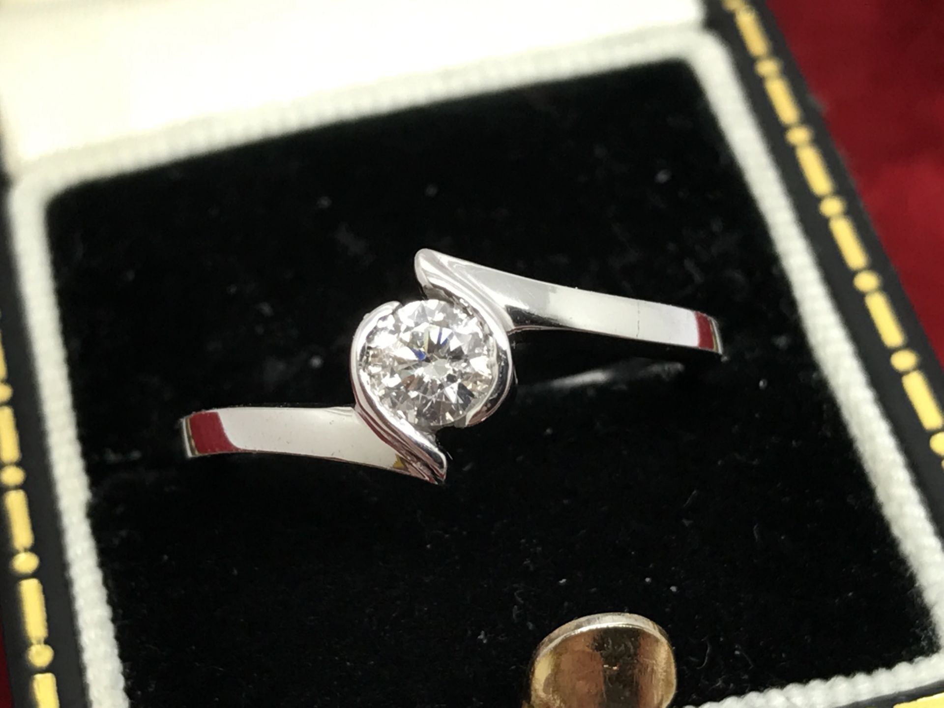 0.23ct ROUND CUT DIAMOND SOLITAIRE RING SET IN WHITE METAL TESTED AS 14ct GOLD **NO RESERVE**