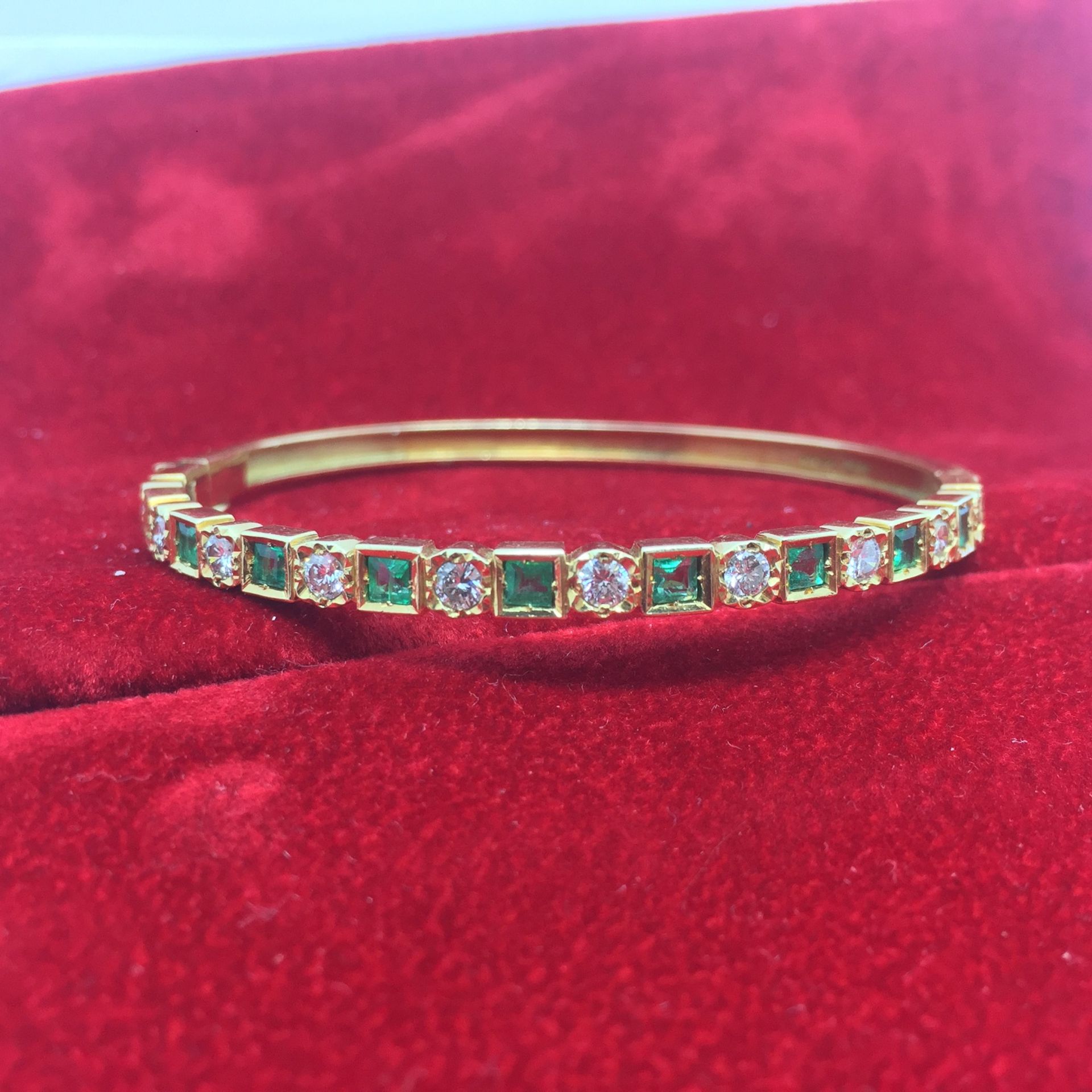 18ct Emerald & Diamond Bangle