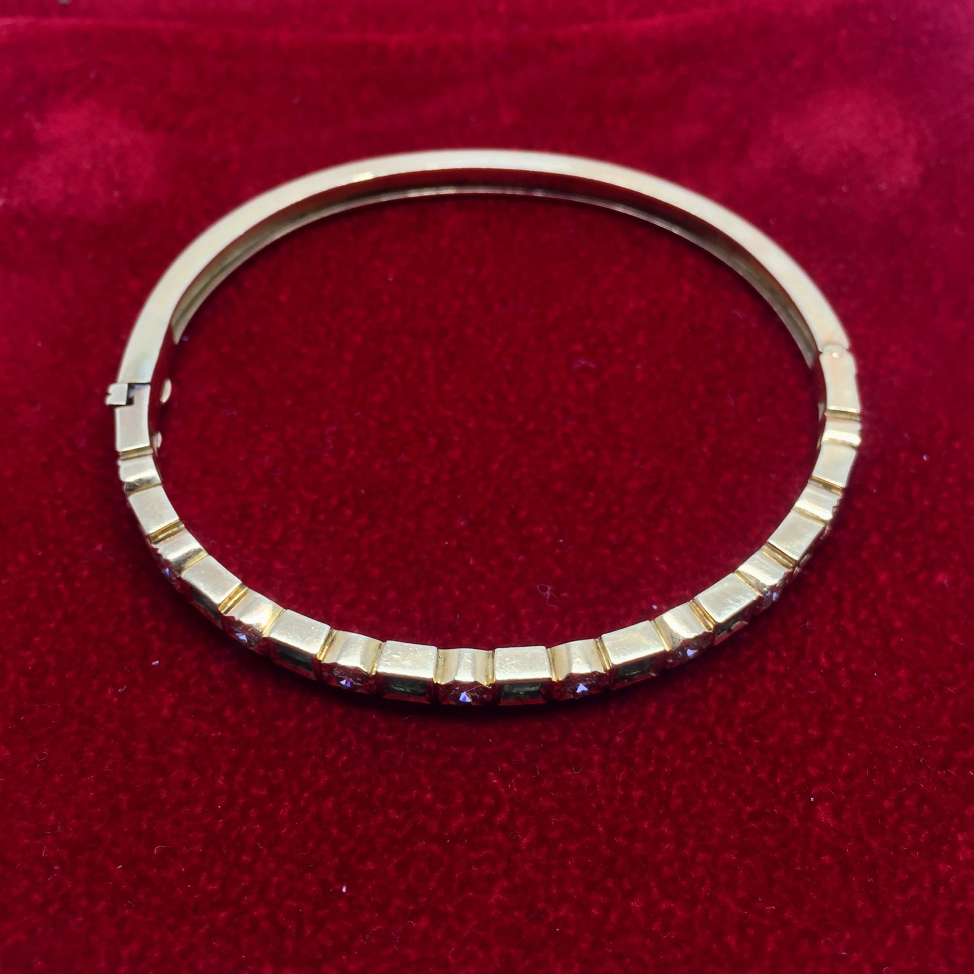 18ct Emerald & Diamond Bangle - Image 2 of 2