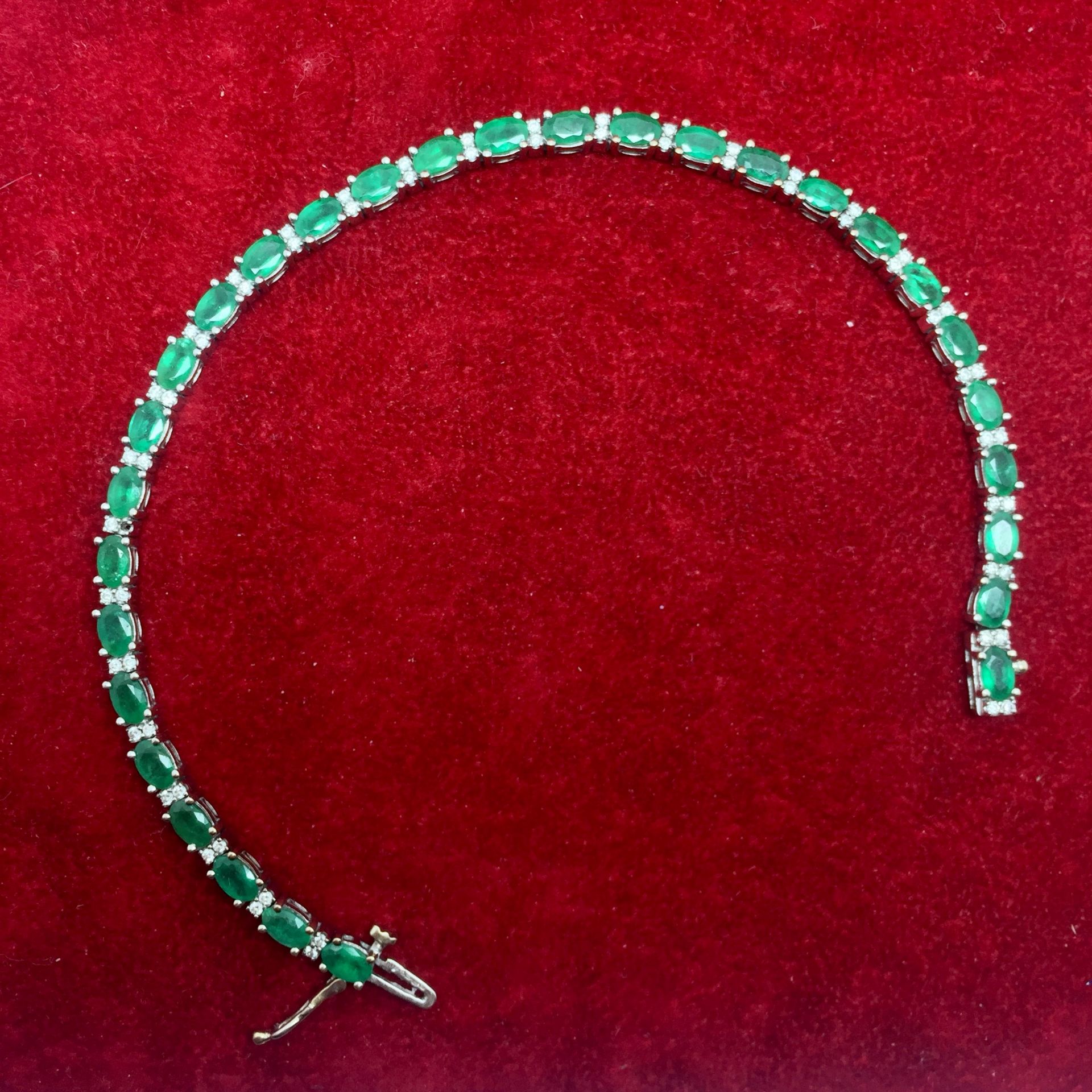 18ct White Gold Emerald/Diamond Bracelet - Image 2 of 2