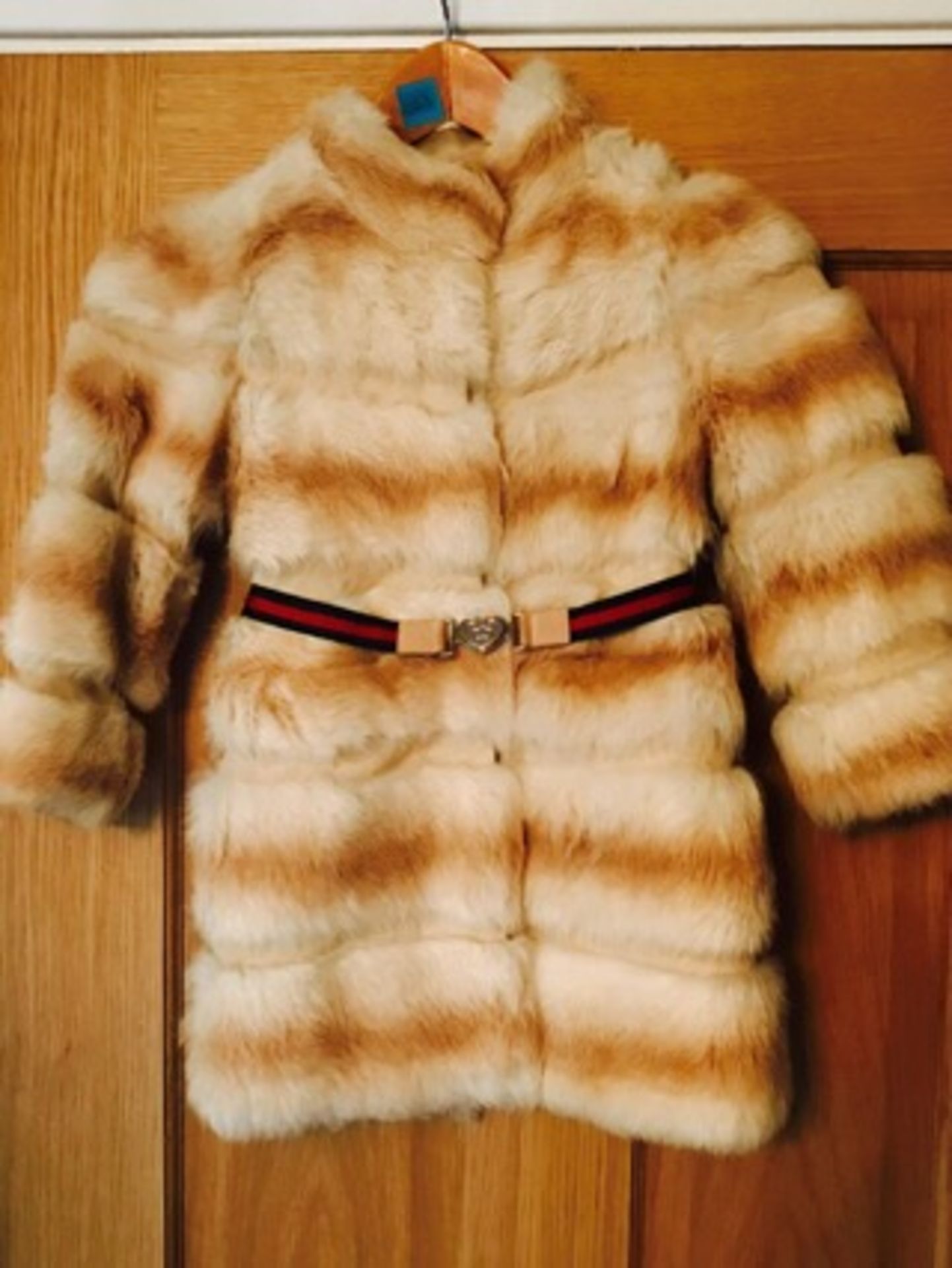 AMAZING GUCCI GIRLS FUR COAT WITH TAGS - COST £2199.00 WHEN NEW - Image 6 of 9