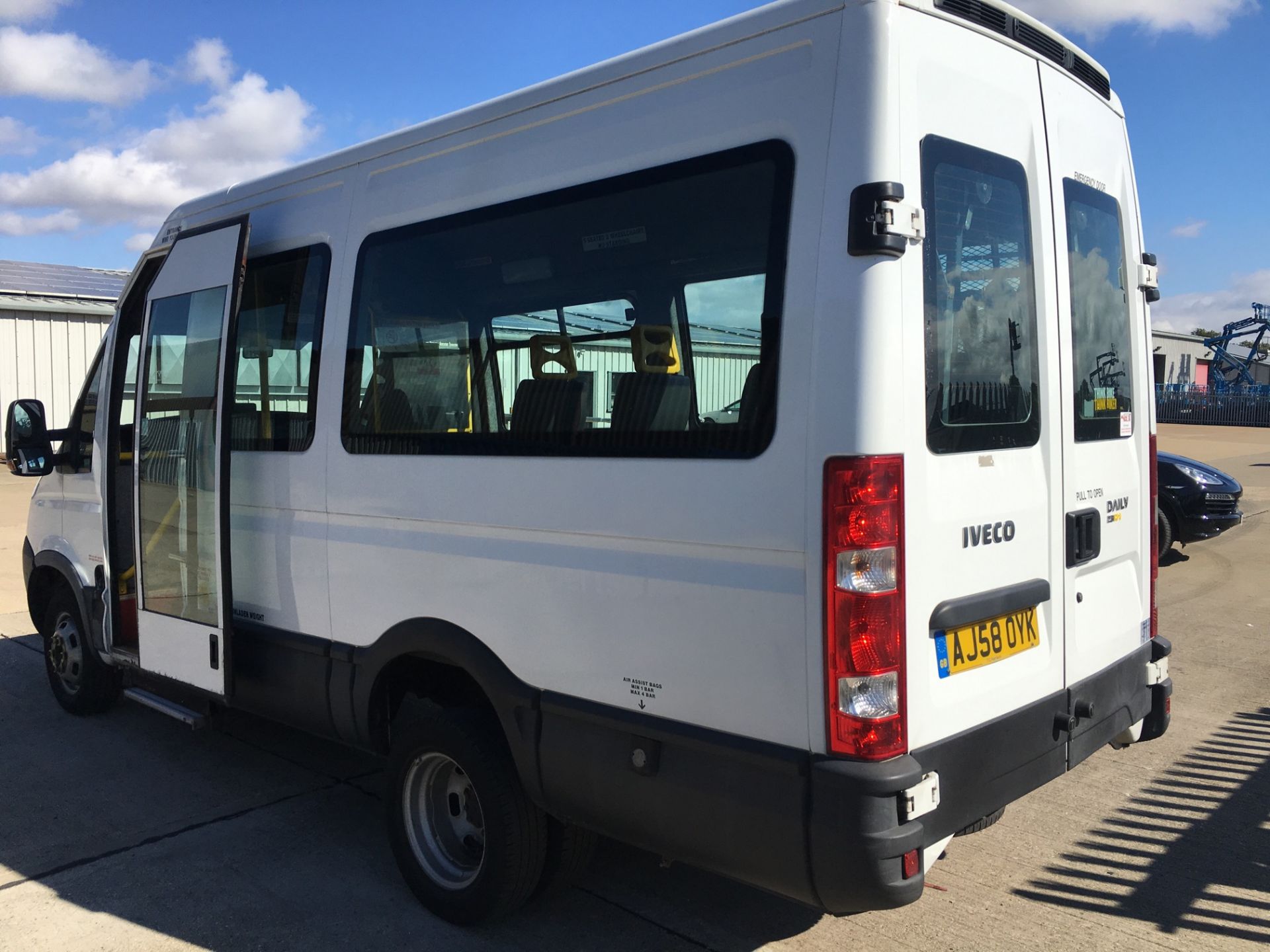 08 58 REG IVECO DAILY 40C12 DISABLED ACCESS MINIBUS WITH POWER DOOR - 2.3 TURBO DIESEL - Image 3 of 22