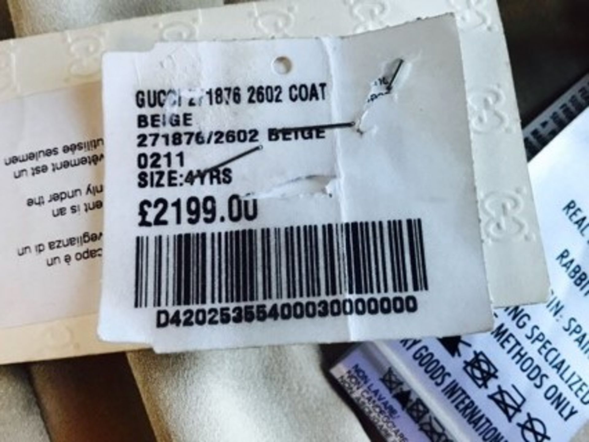 AMAZING GUCCI GIRLS FUR COAT WITH TAGS - COST £2199.00 WHEN NEW - Image 4 of 9