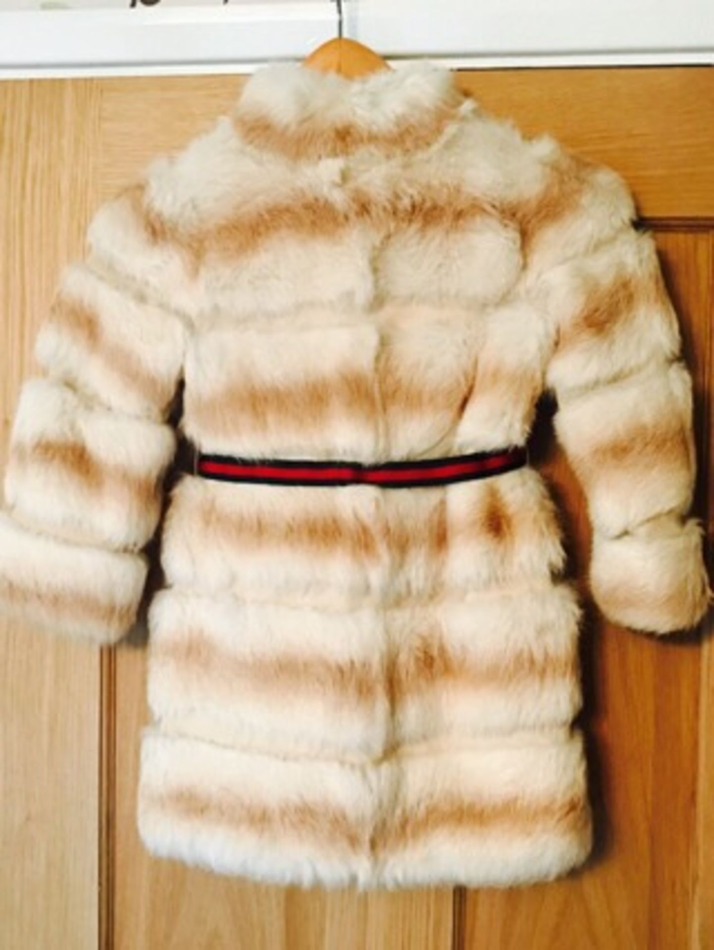 AMAZING GUCCI GIRLS FUR COAT WITH TAGS - COST £2199.00 WHEN NEW - Image 2 of 9