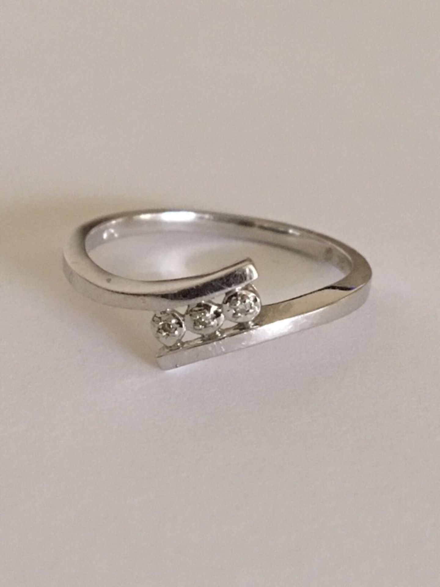 9ct White Gold & Diamond Ring - Marked 9k