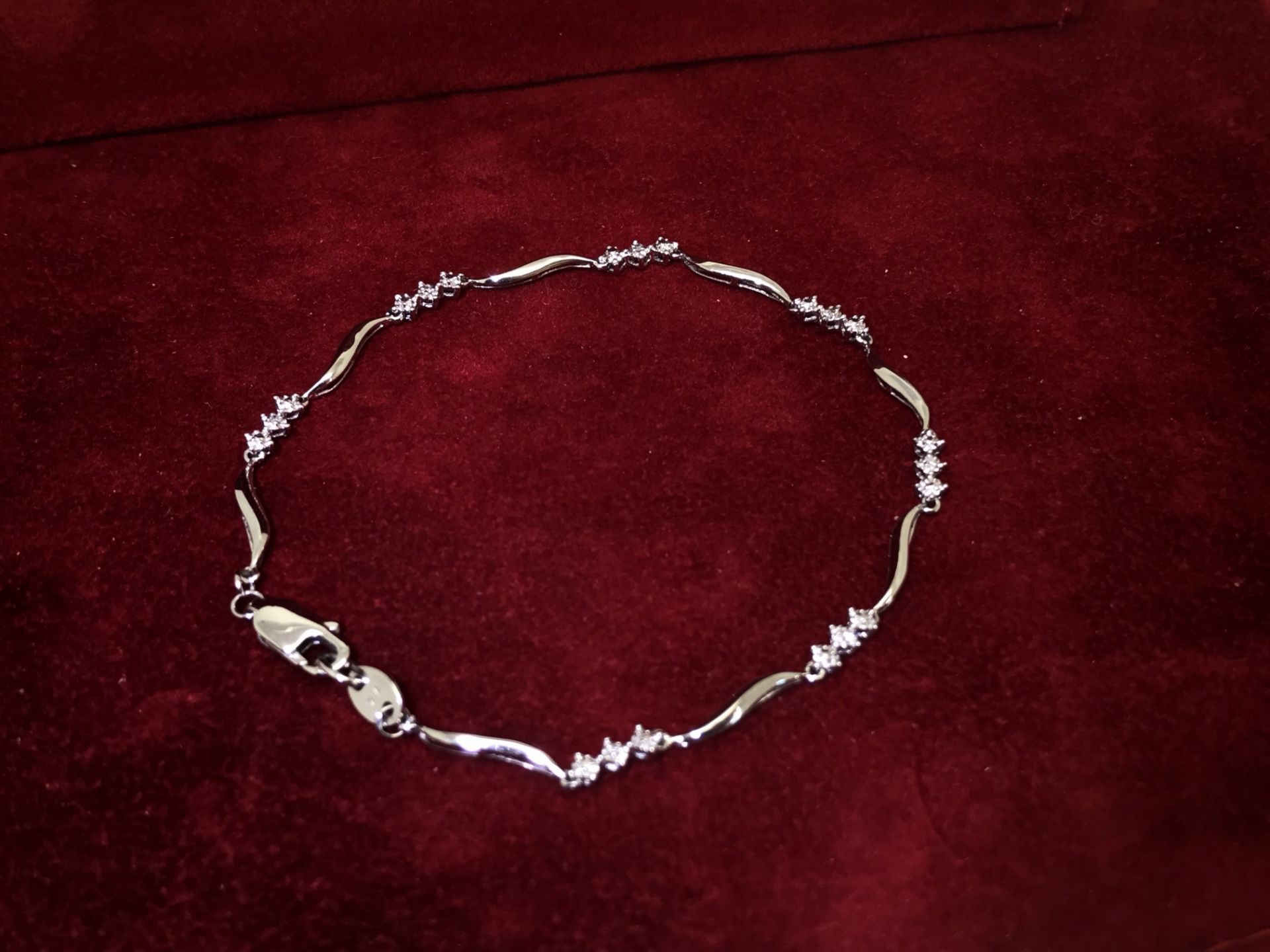 9ct WHITE GOLD DIAMOND BRACELET