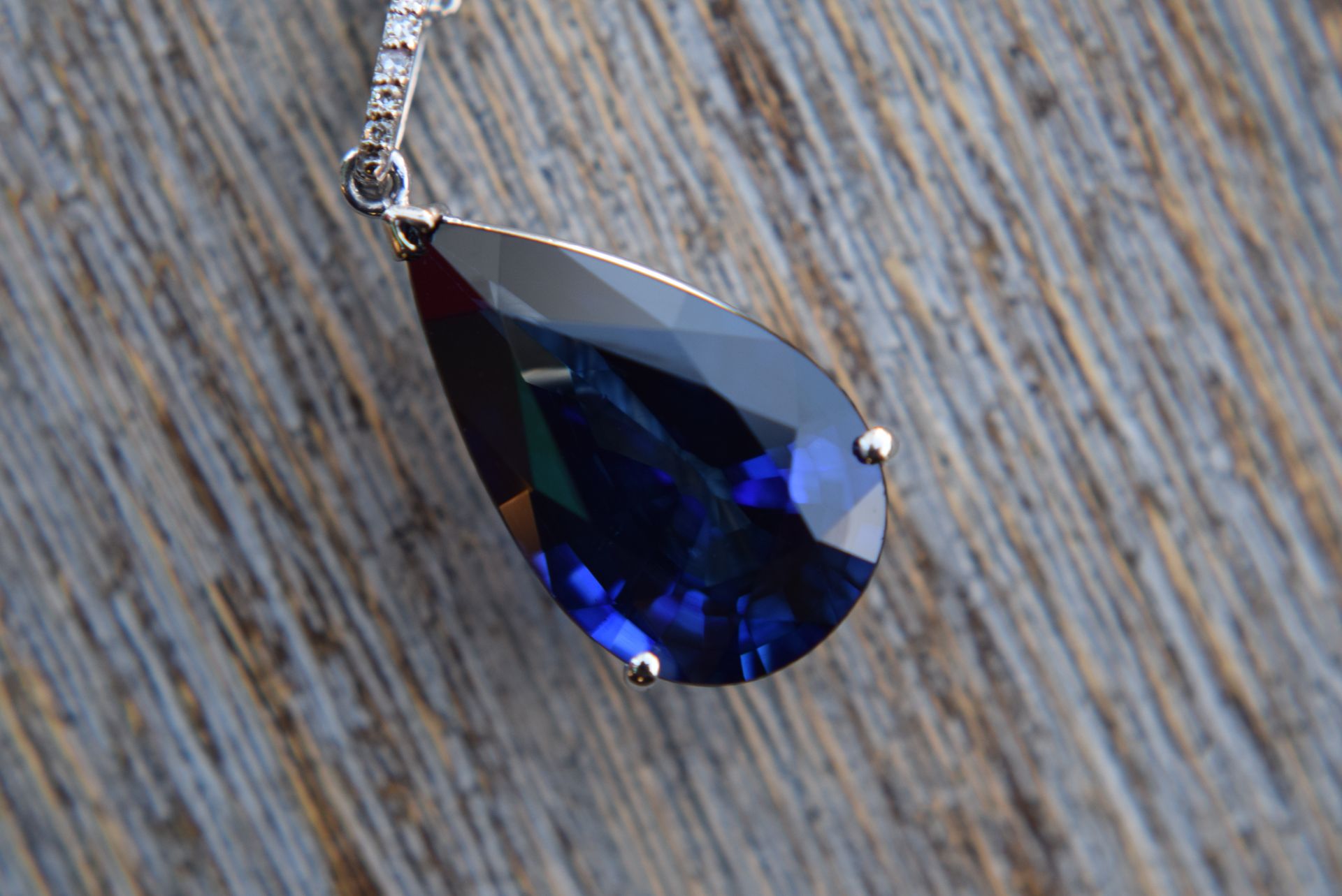 AMAZING Kashmir Blue Sapphire Pendant Necklace set in 14ct White gold Approx 12.50ct - Image 2 of 4