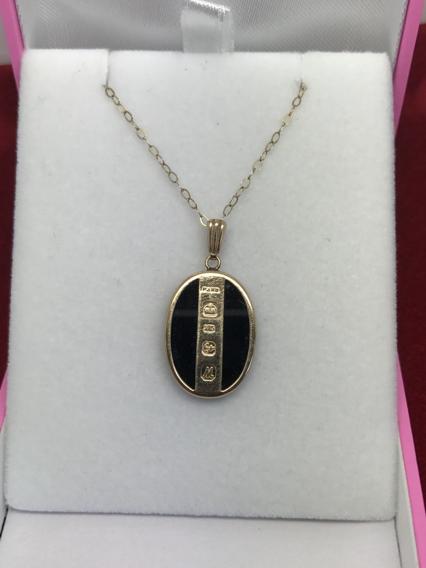 9ct Gold Onyx Pendant - Comes with 9ct Gold 16"Chain - Image 2 of 2