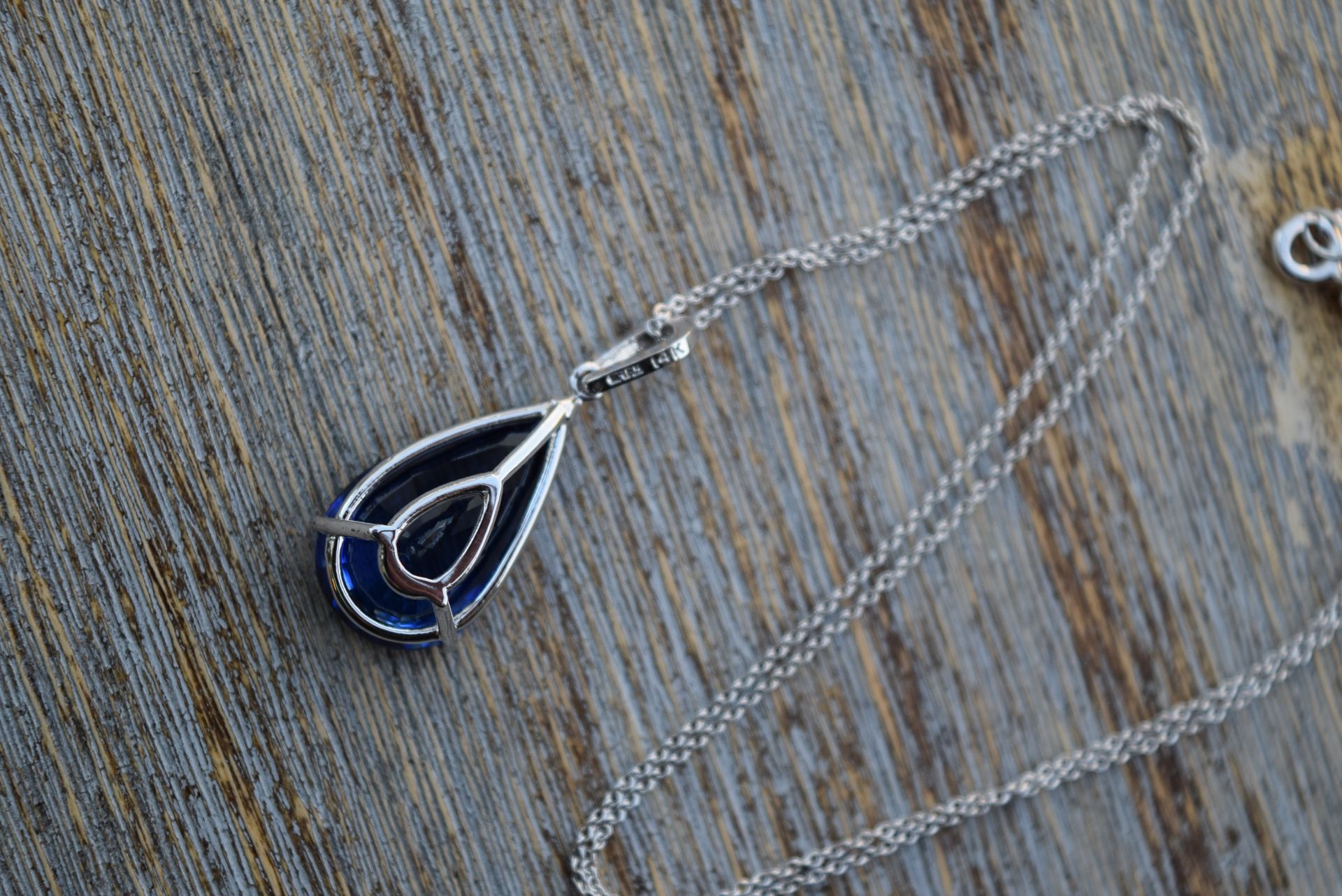 AMAZING Kashmir Blue Sapphire Pendant Necklace set in 14ct White gold Approx 12.50ct - Image 4 of 4