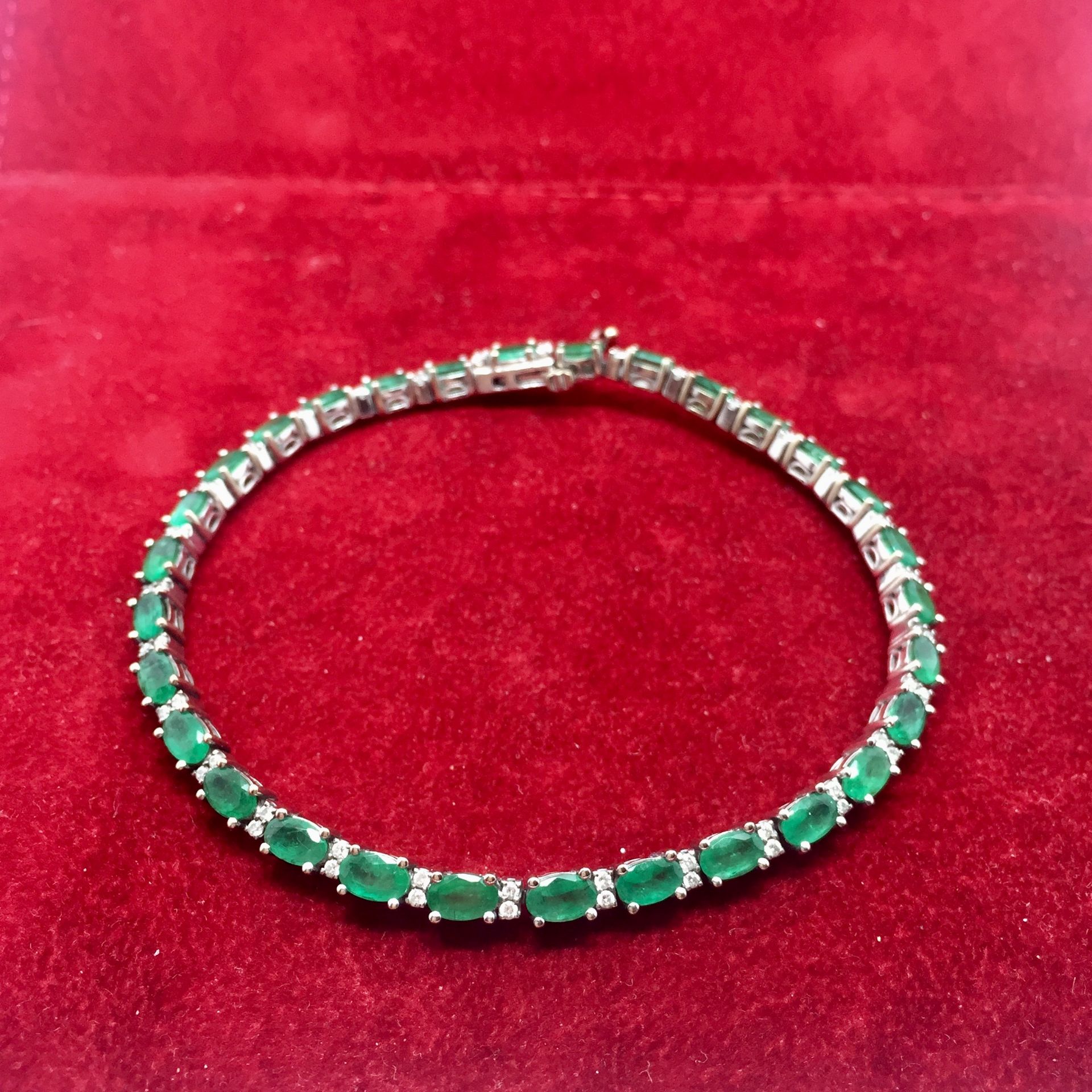 18ct White Gold Emerald/Diamond Bracelet