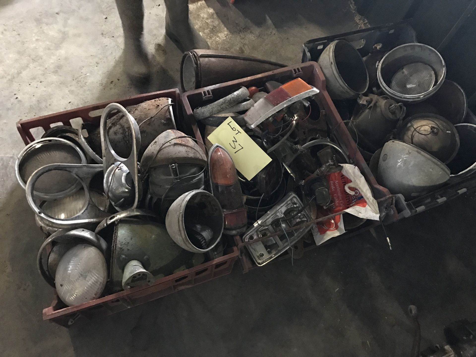 Large quantity of headlights and lamps. - NO RESERVE