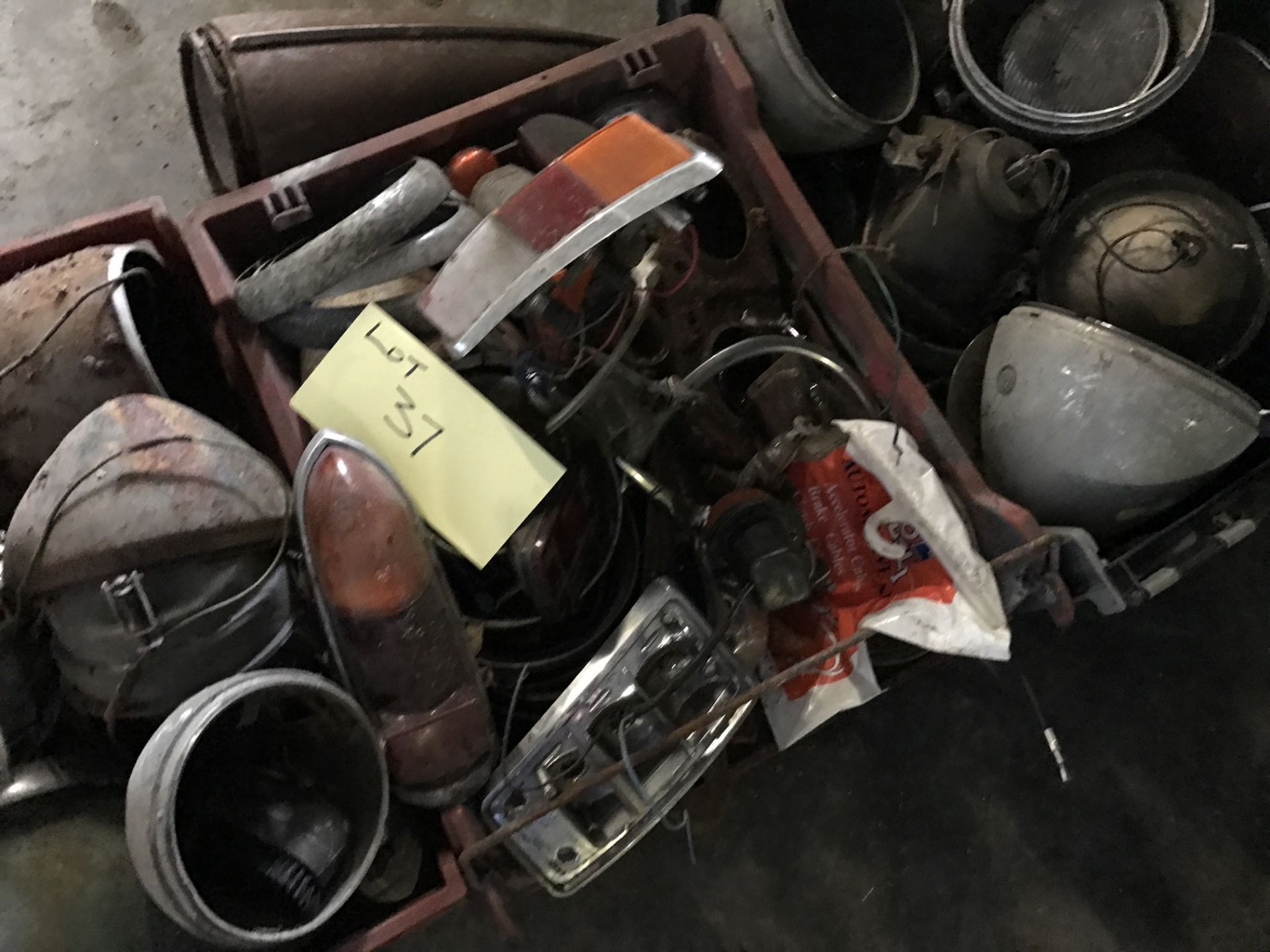 Large quantity of headlights and lamps. - NO RESERVE - Image 4 of 4
