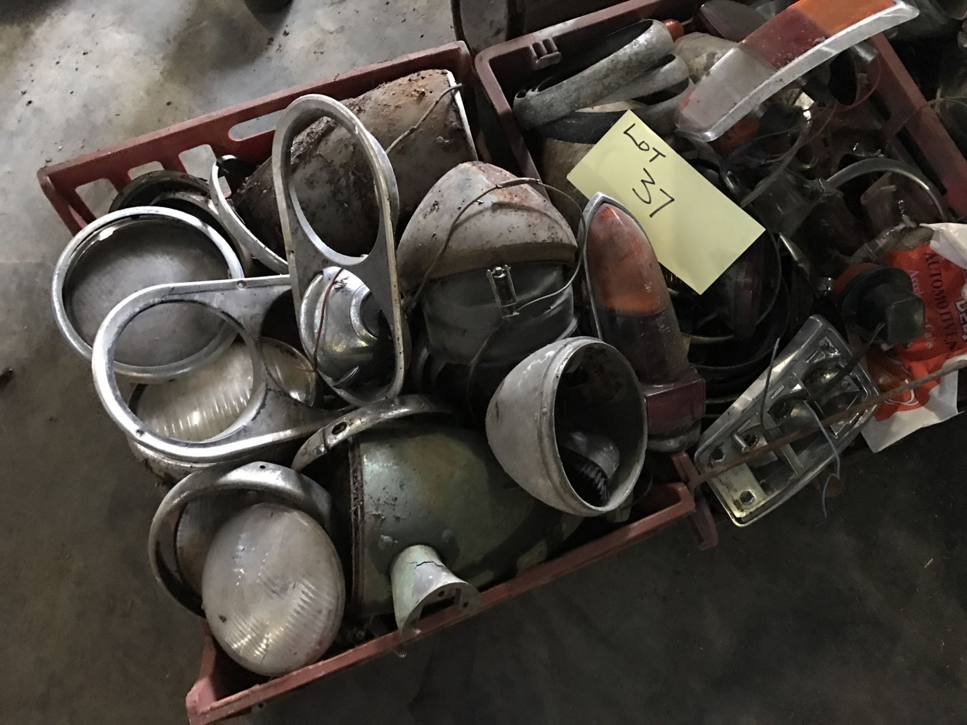 Large quantity of headlights and lamps. - NO RESERVE - Image 3 of 4