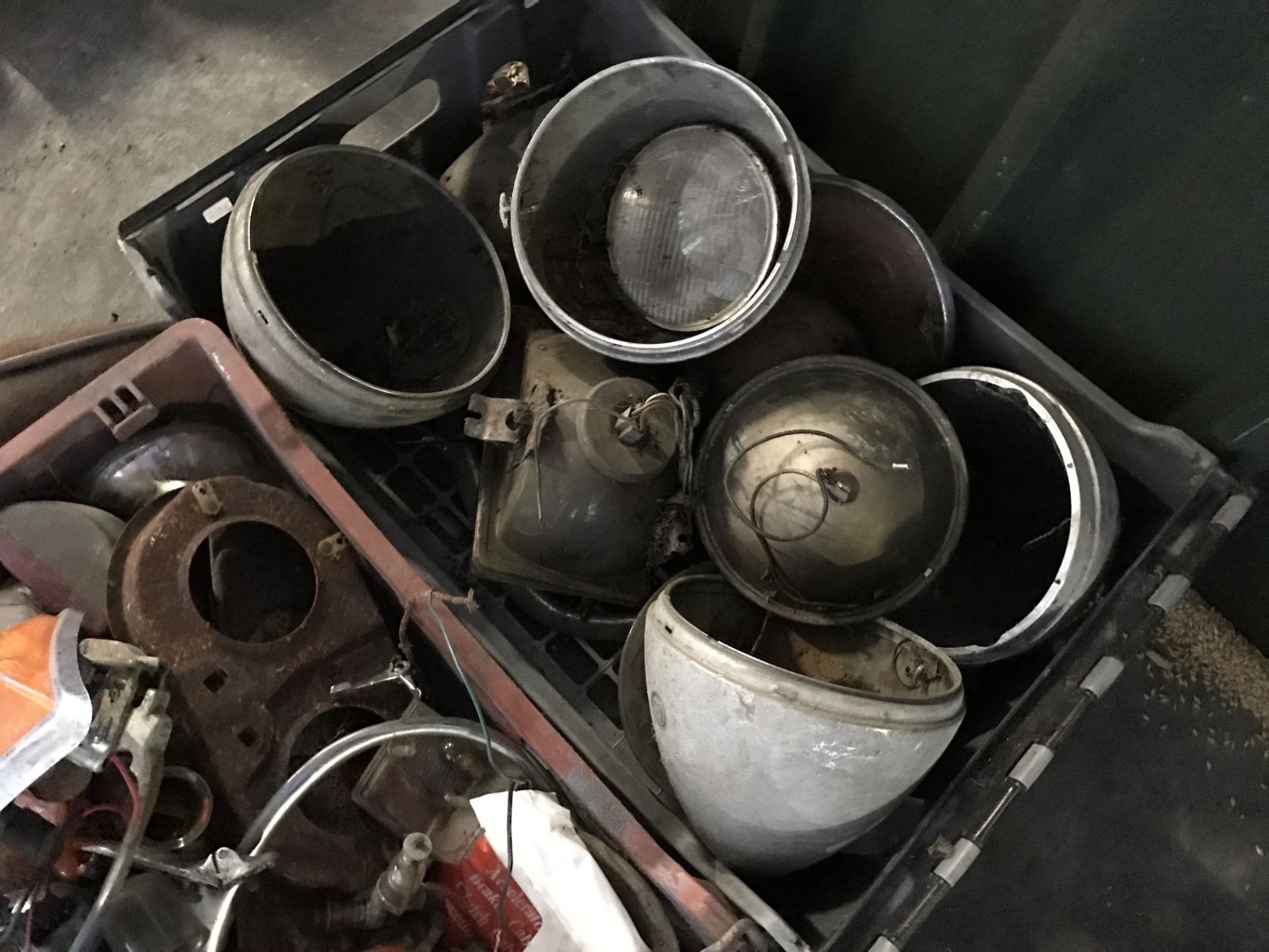 Large quantity of headlights and lamps. - NO RESERVE - Image 2 of 4