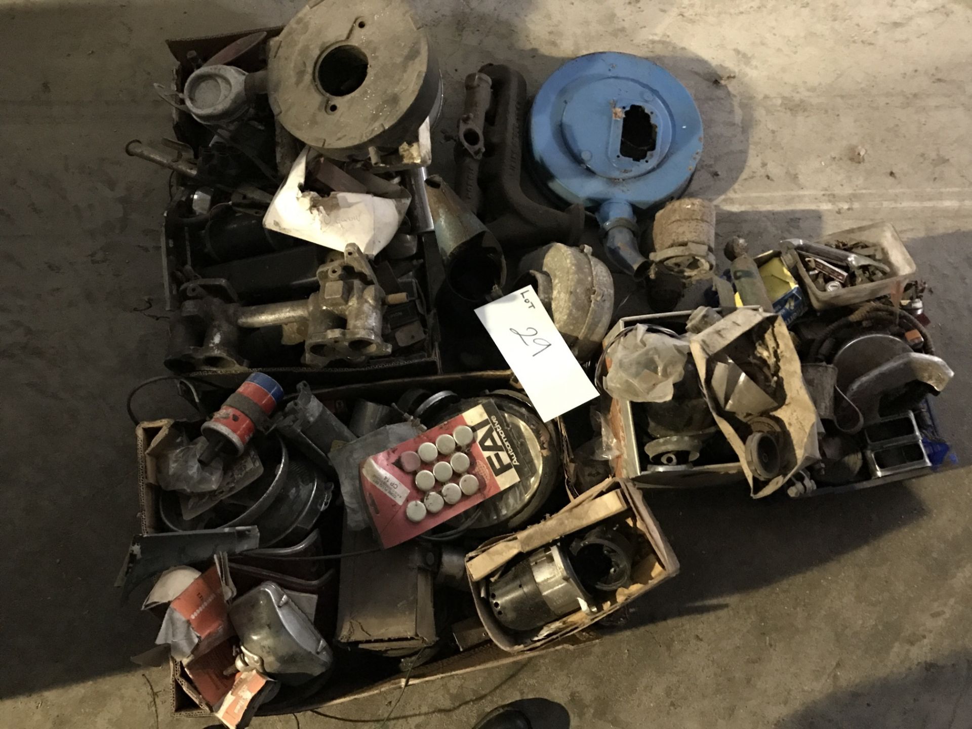 Quantity of various vintage and classic car parts - NO RESERVE - Image 2 of 2