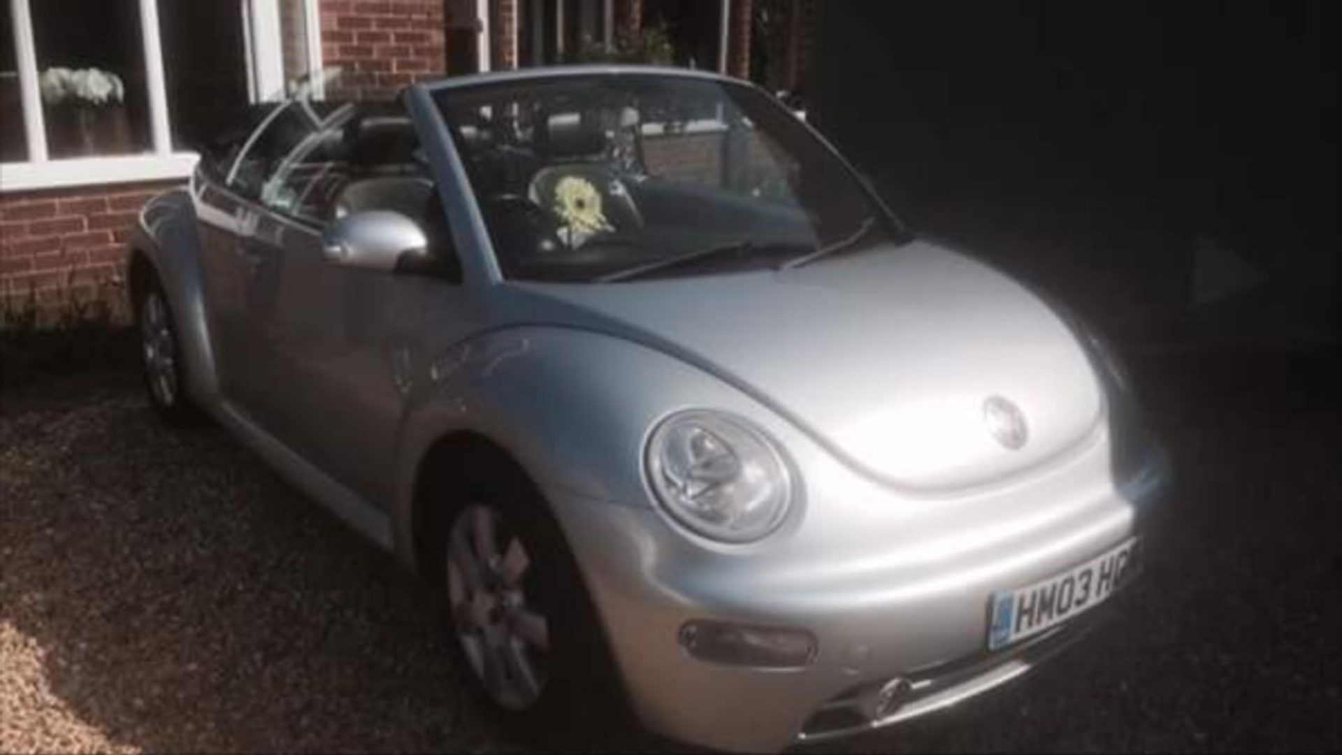 2003 SILVER VOLKSWAGEN BEETLE CONVERTIBLE - LEATHER - ELECTRIC HOOD