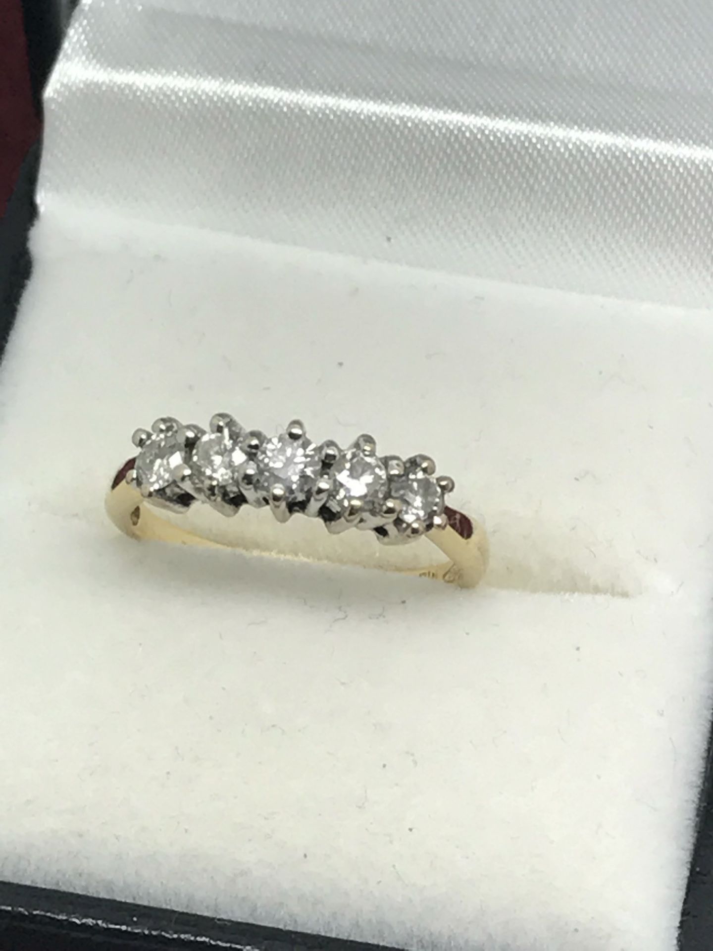 18ct GOLD 5 STONE DIAMOND RING