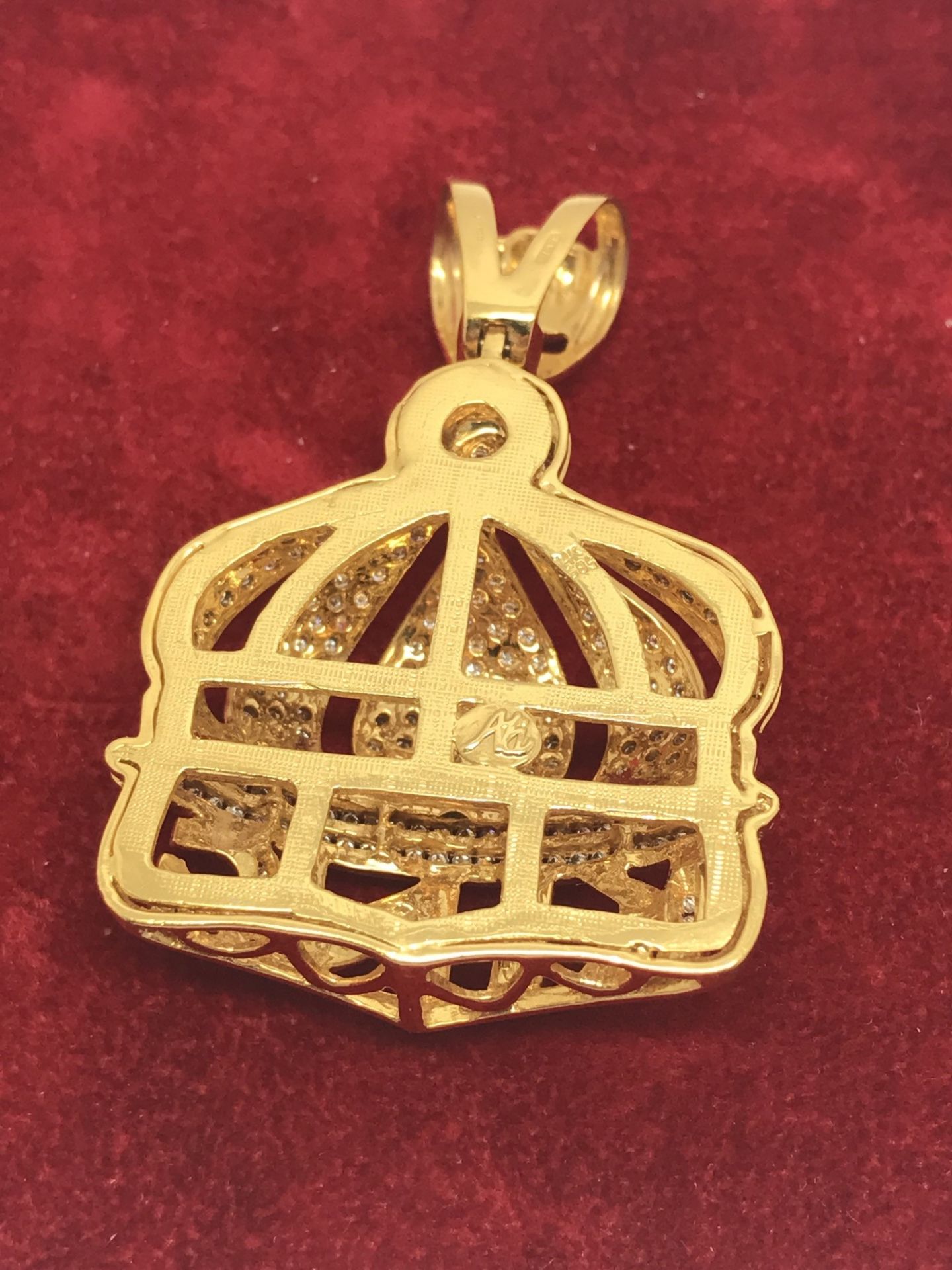 LARGE 14ct DIAMOND CROWN PENDANT - Image 2 of 2