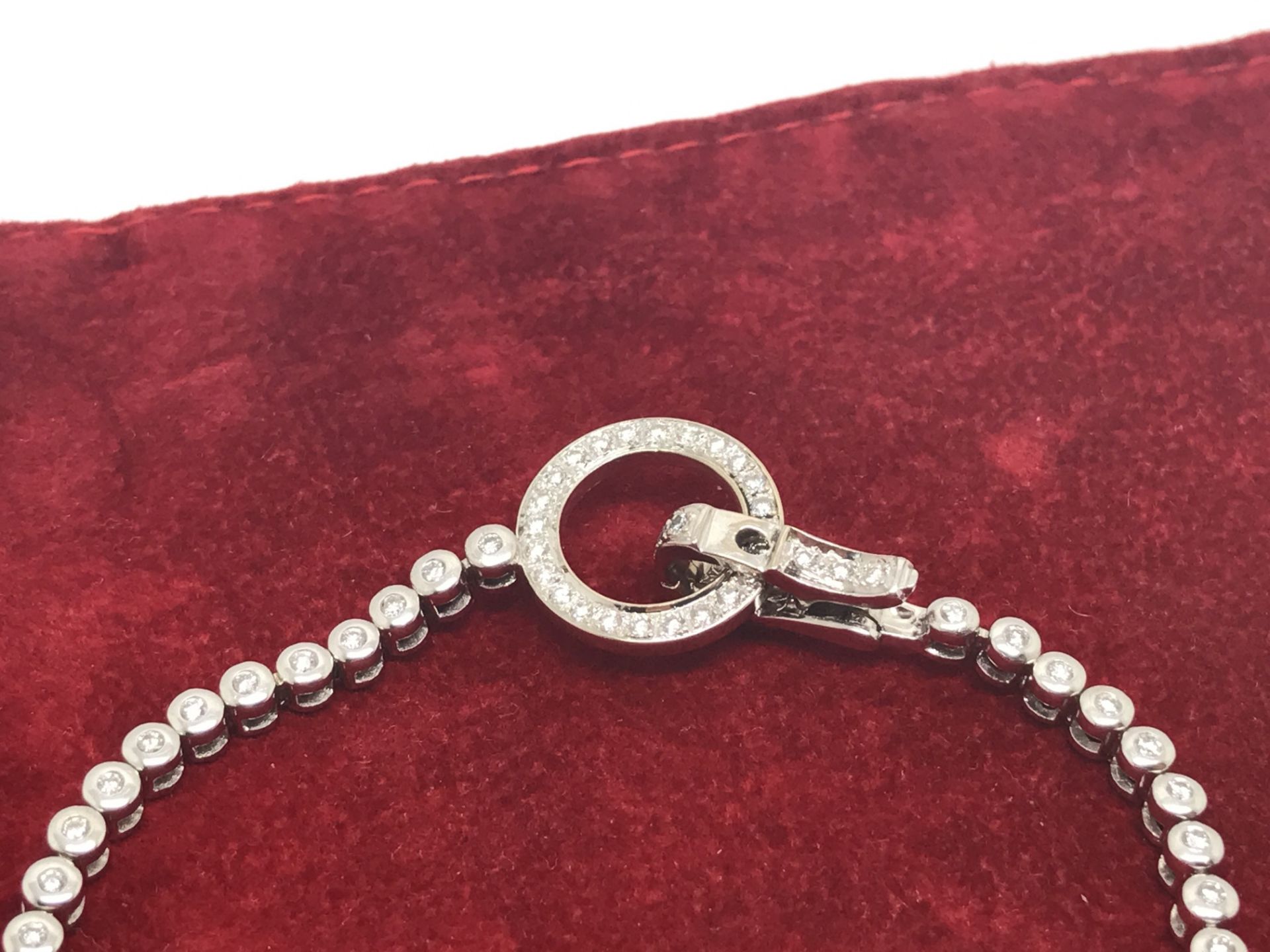 18ct WHITE GOLD DIAMOND SET TENNIS BRACELET - Image 2 of 2