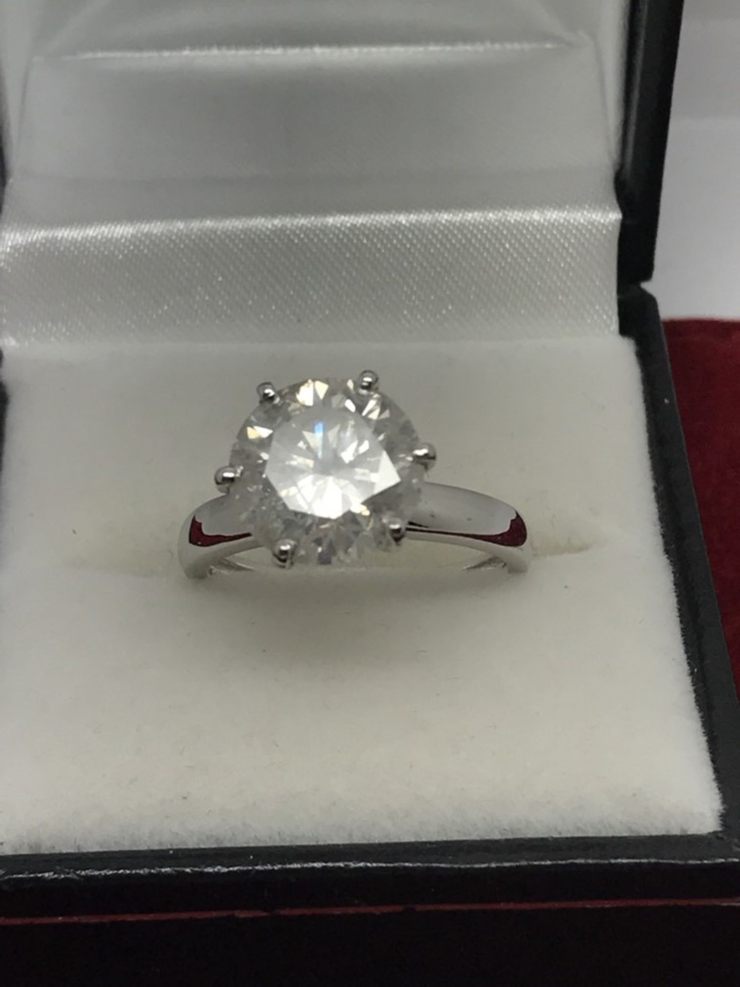 4.18ct DIAMOND SOLITAIRE RING SET IN WHITE METAL MARKED 750 - TESTED AS 18ct WHITE GOLD - Image 3 of 3