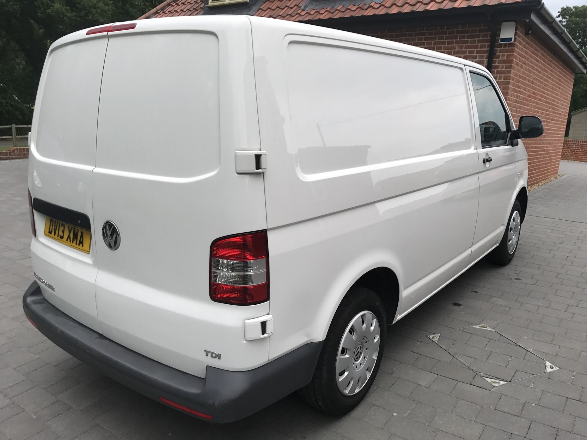 2013 / 13 REG VOLKSWAGEN TRANSPORTER T28 102 TDI WITH FULL SERVICE HISTORY - Image 8 of 18