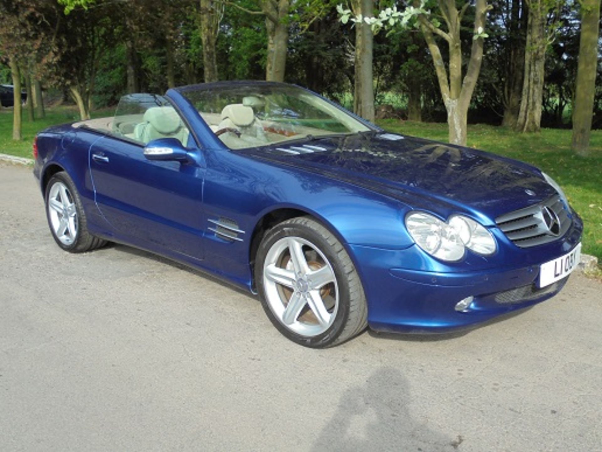 MERCEDES SL350 CONVERTIBLE WITH PRIVATE PLATE: L1OBY INCLUDED