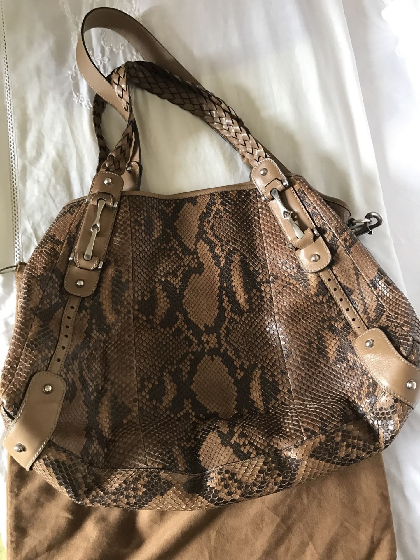 RARE GUCCI SNAKESKIN HANDBAG WITH DUSTBAG IN GREAT CONDITION - Image 3 of 15