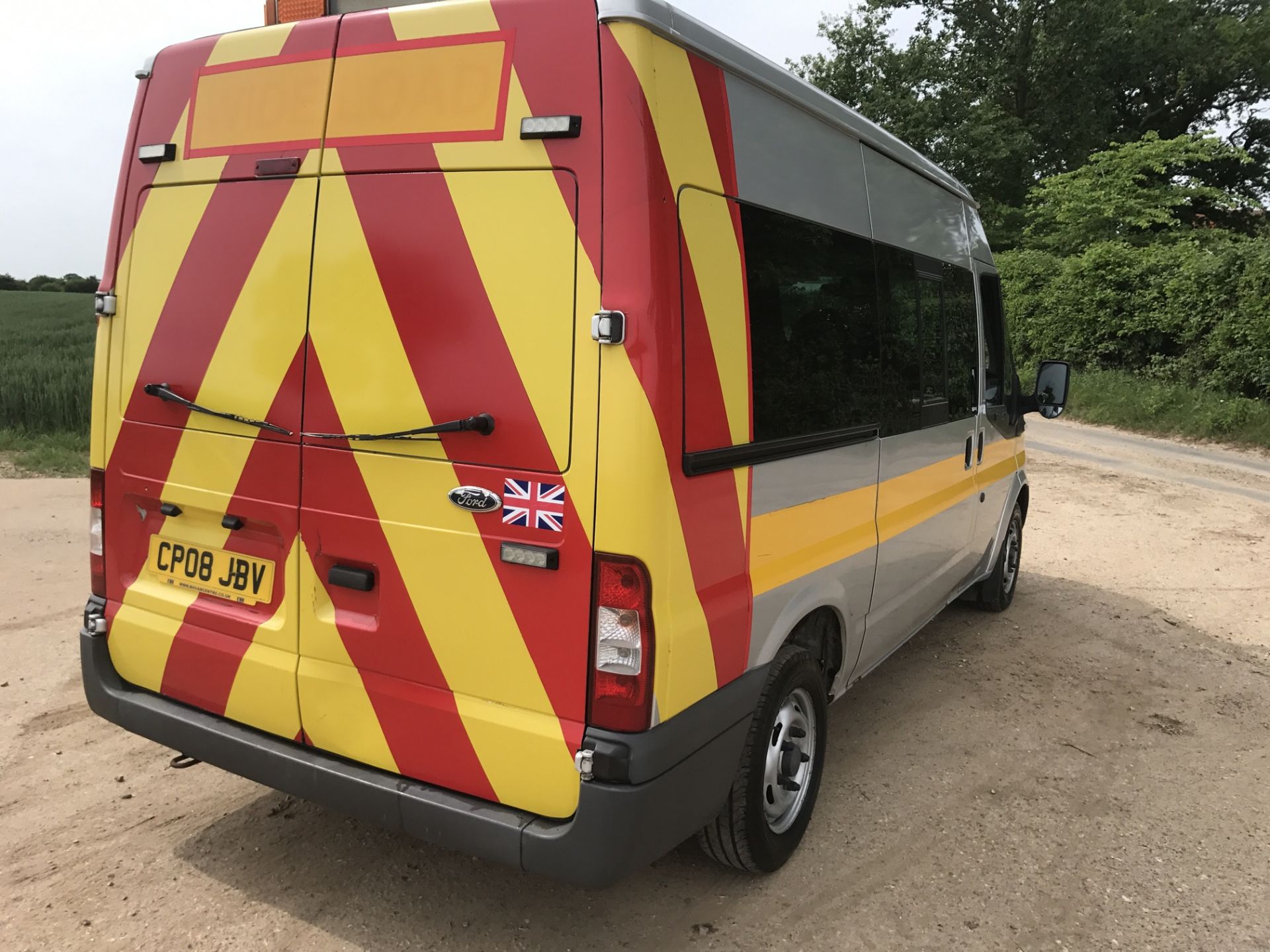 FORD TRANSIT 110 9 SEATER MINIBUS 0808 BEEN USED FOR WIDE LOAD SUPPORT - Image 4 of 16