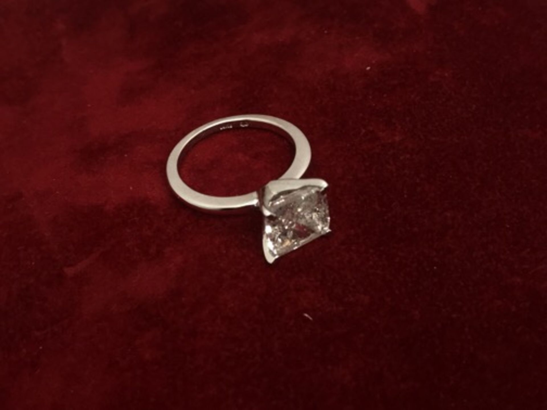 4.00ct PRINCESS CUT DIAMOND SOLITAIRE RING SET IN WHITE METAL TESTED AS 14ct GOLD - Image 3 of 3