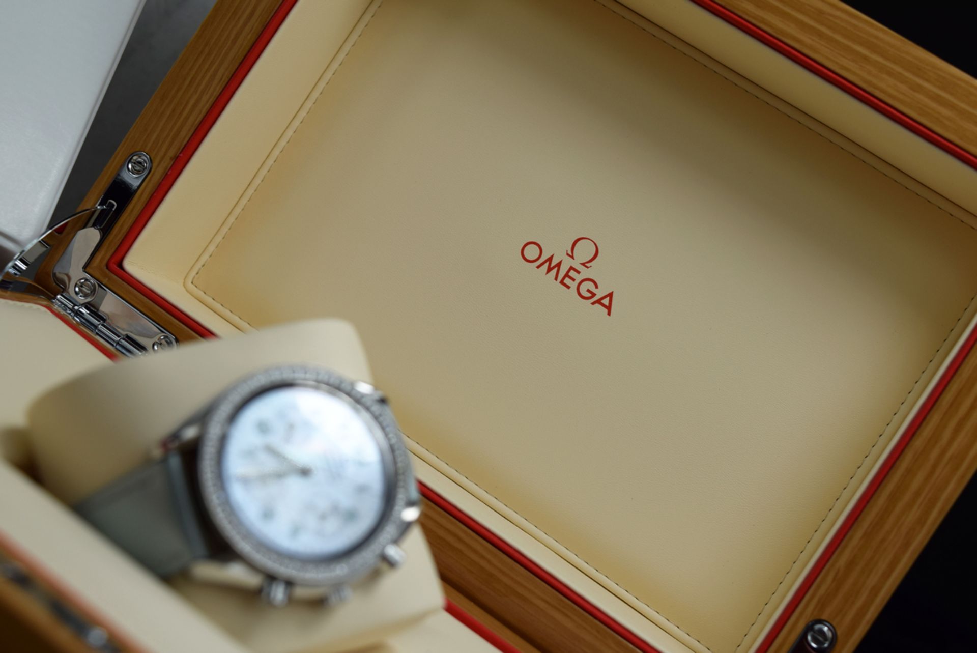 OMEGA - SPEEDMASTER LADY CHRONOGRAPH - DIAMOND BEZEL / PEARL DIAL! - Image 12 of 17