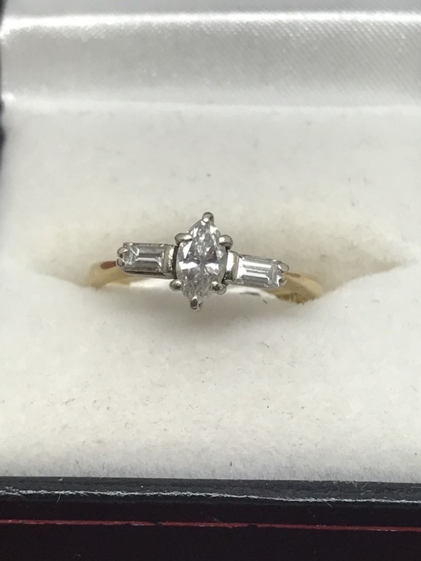 18ct YELLOW GOLD MARQUISE & BAGUETTE DIAMOND RING