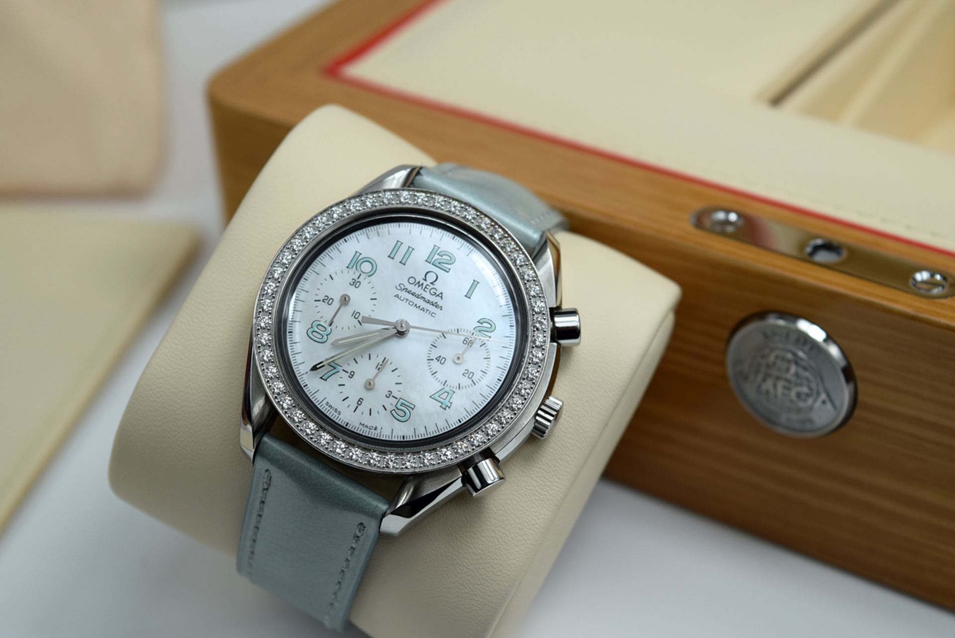 OMEGA - SPEEDMASTER LADY CHRONOGRAPH - DIAMOND BEZEL / PEARL DIAL! - Image 7 of 17