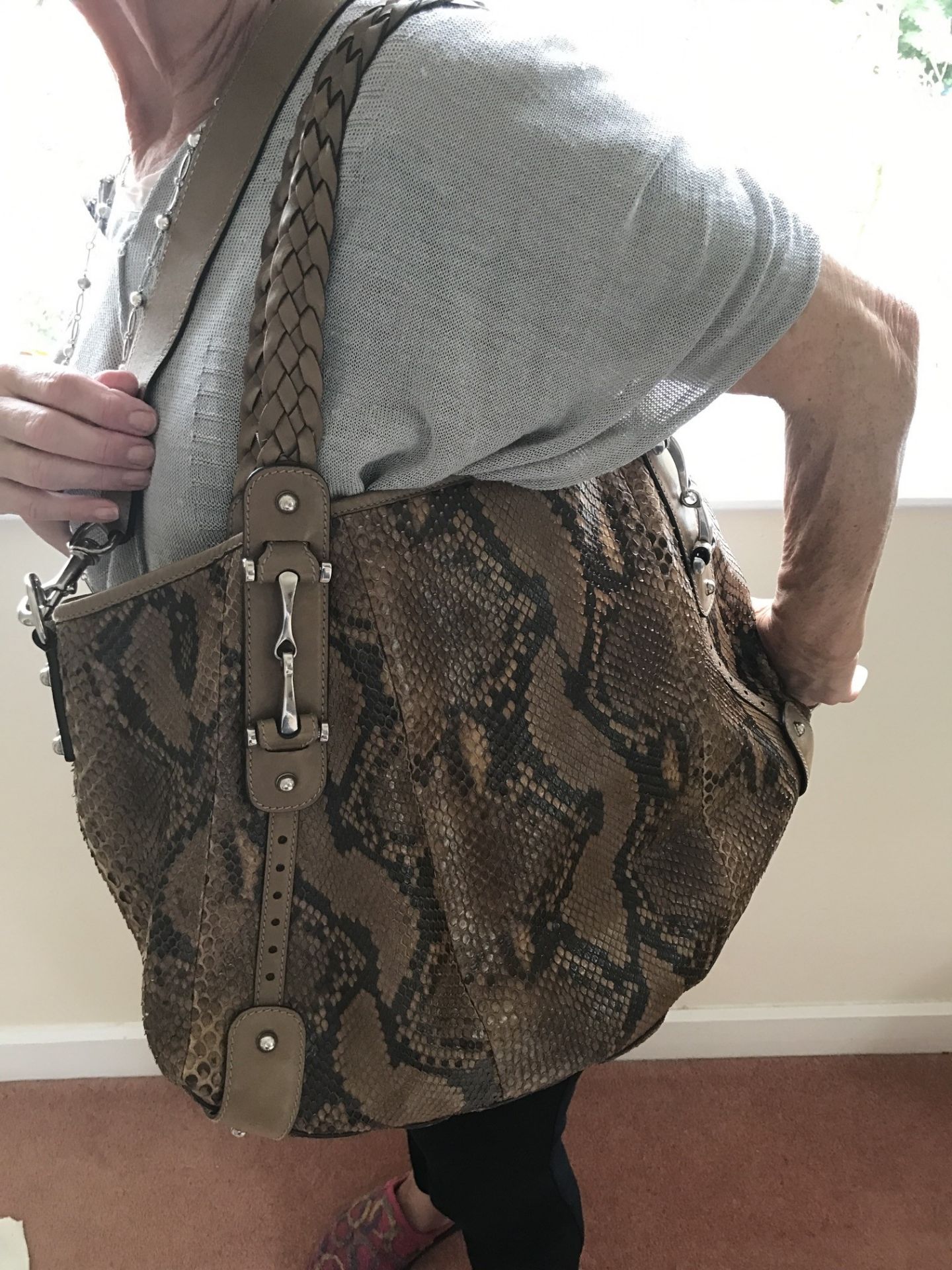 RARE GUCCI SNAKESKIN HANDBAG WITH DUSTBAG IN GREAT CONDITION - Image 2 of 15